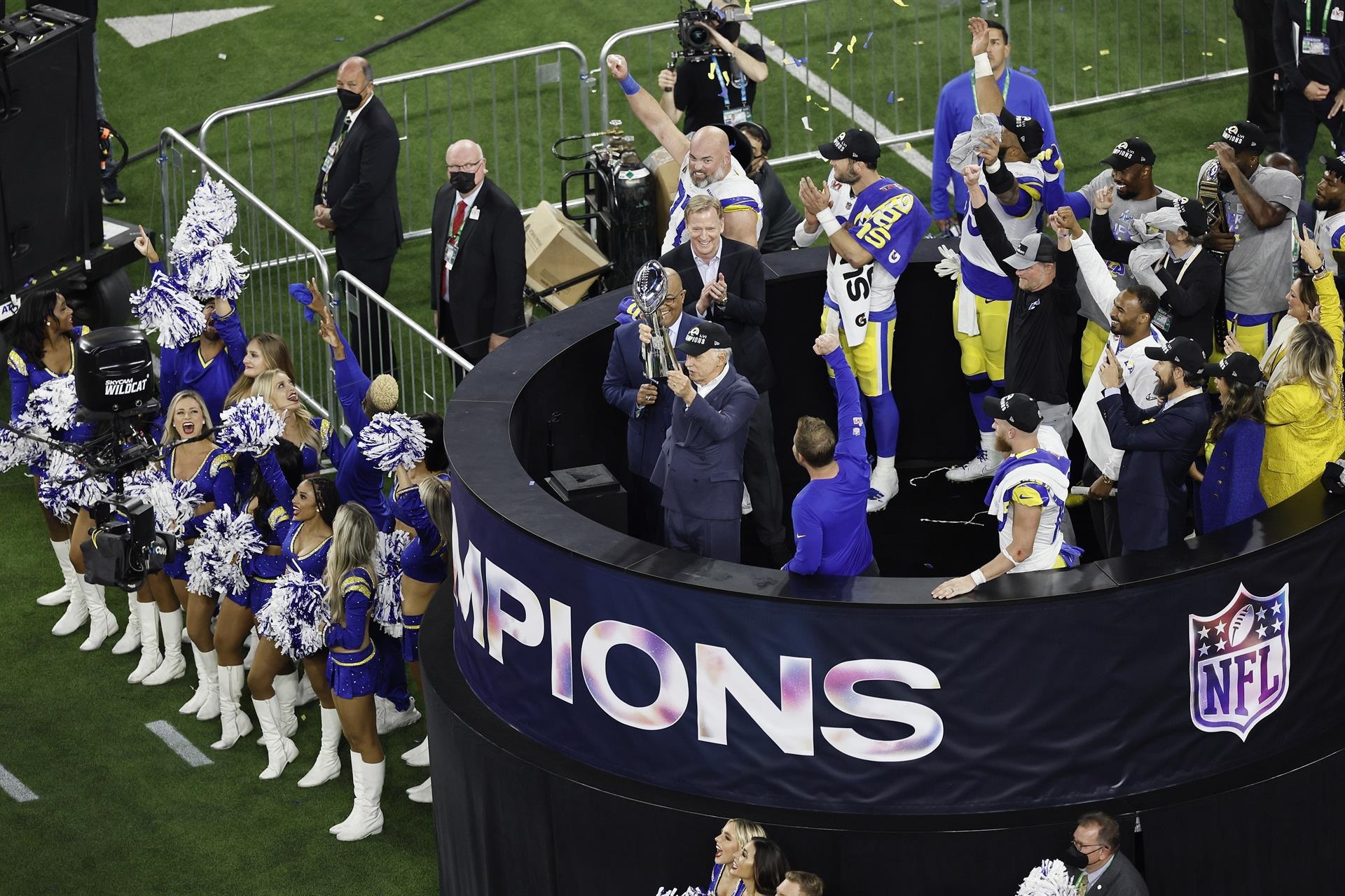 Los Angeles Rams - SAY IT WITH YOUR CHEST! #SUPERBOWL CHAMPIONS