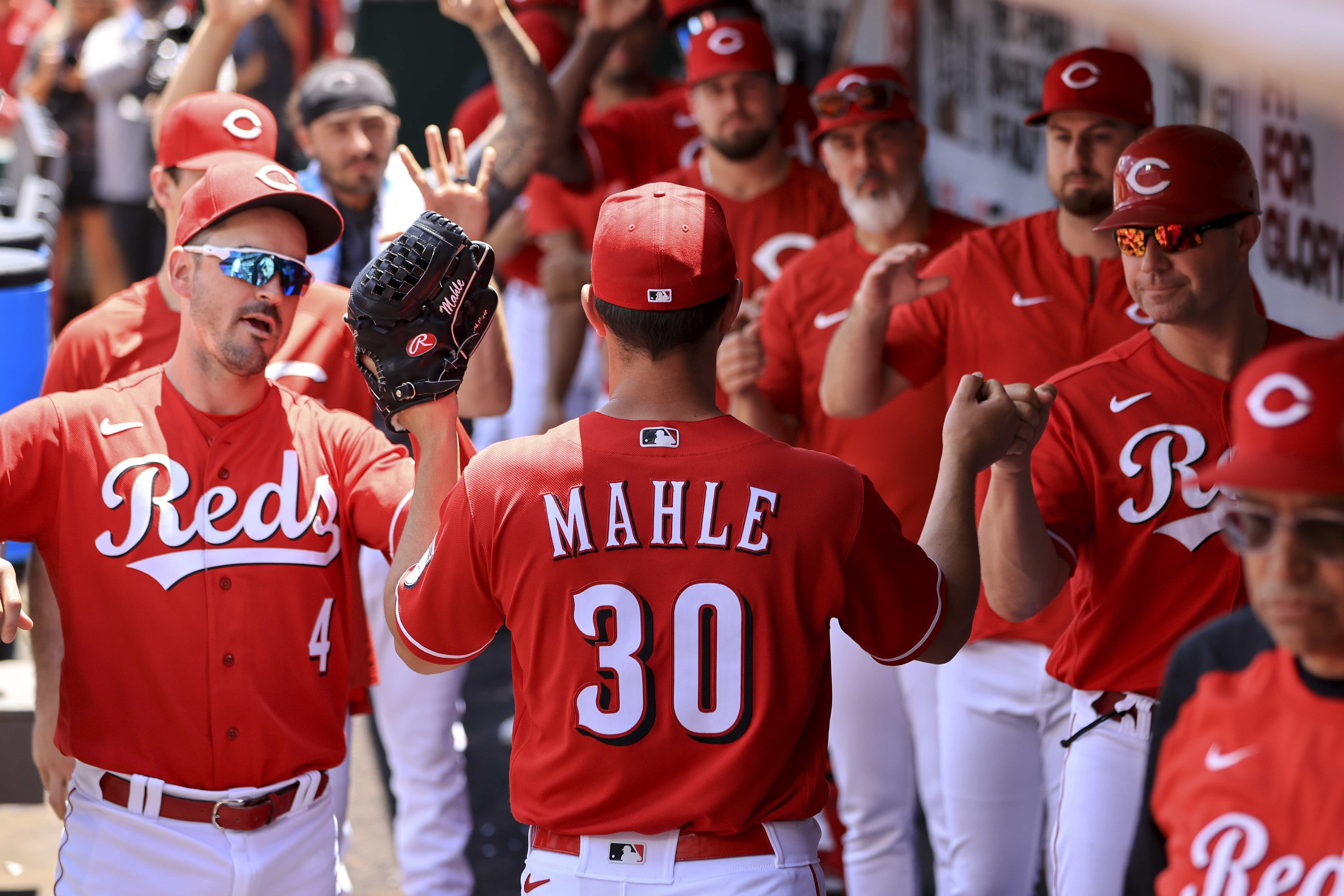 Reds players wear Tommy Pham shirts before game vs. Giants