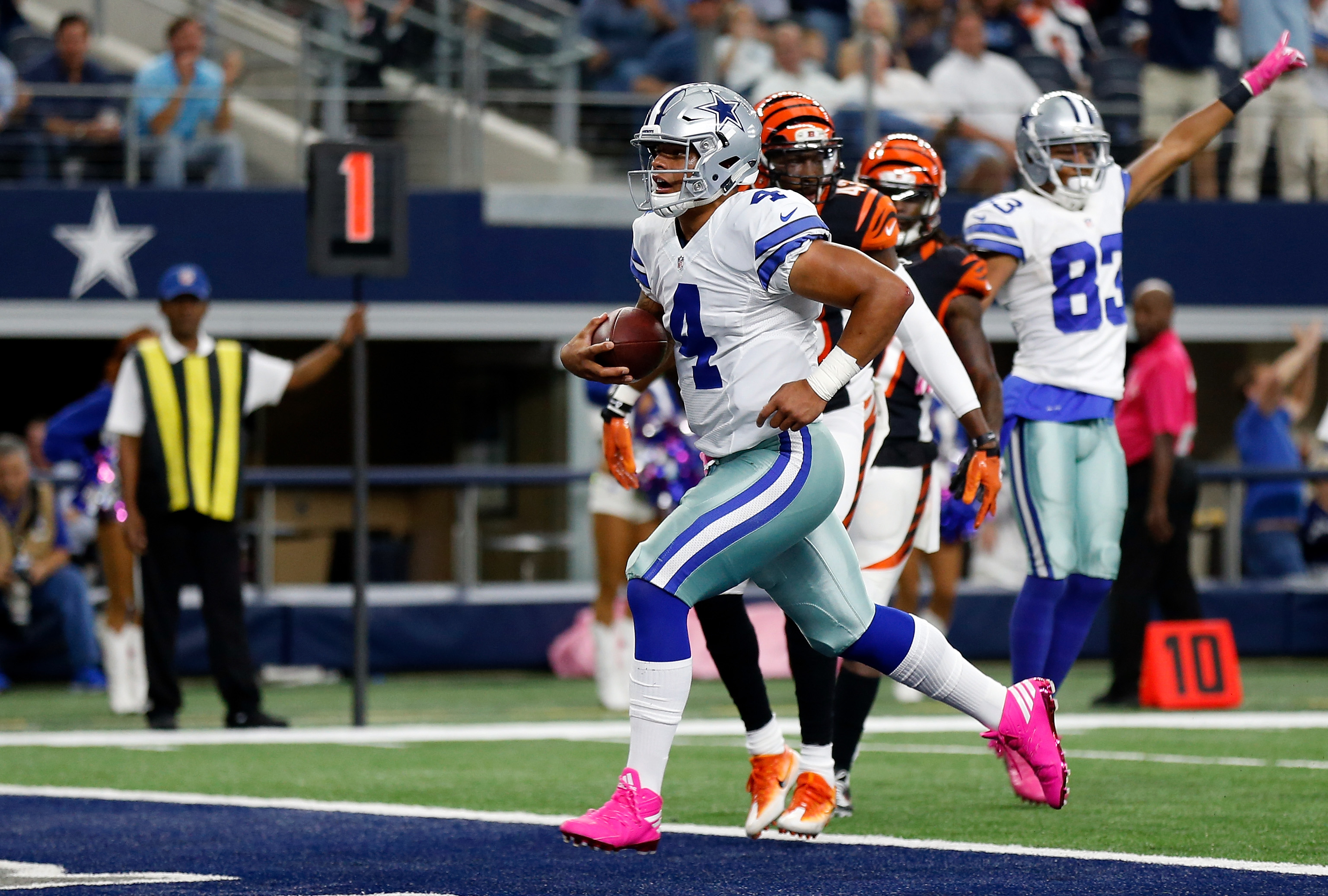 Elliott, Prescott lead Cowboys to 28-14 win vs. Bengals