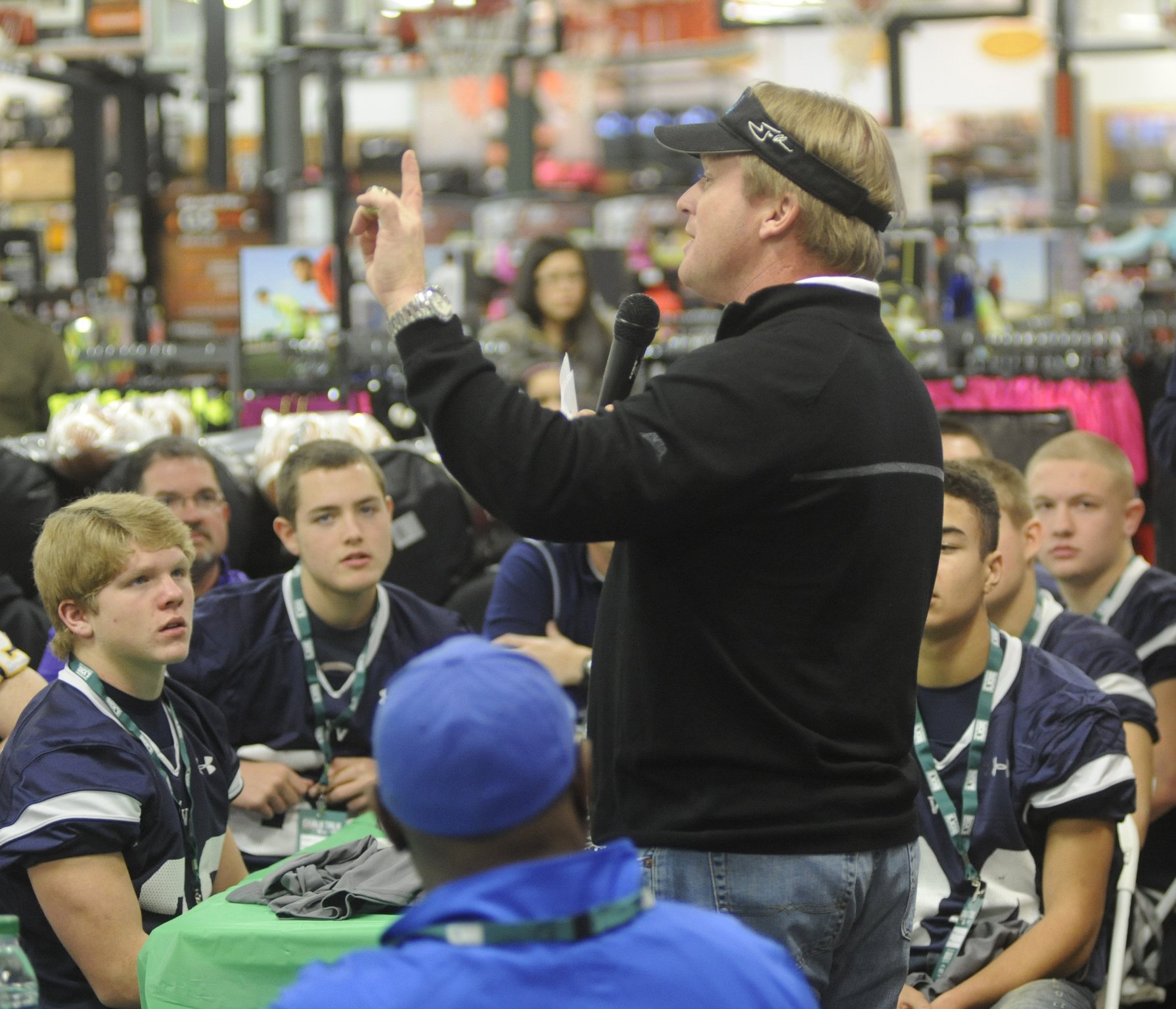 Former Tampa Bay coach Jon Gruden inducted into Buccaneer Ring of