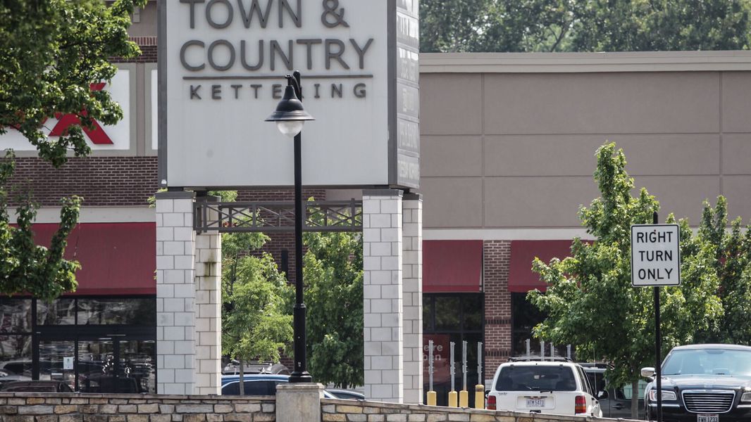 Panera Bread will be growing at Town & Country Shopping Center as part of renovations that include demolishing buildings. FILE