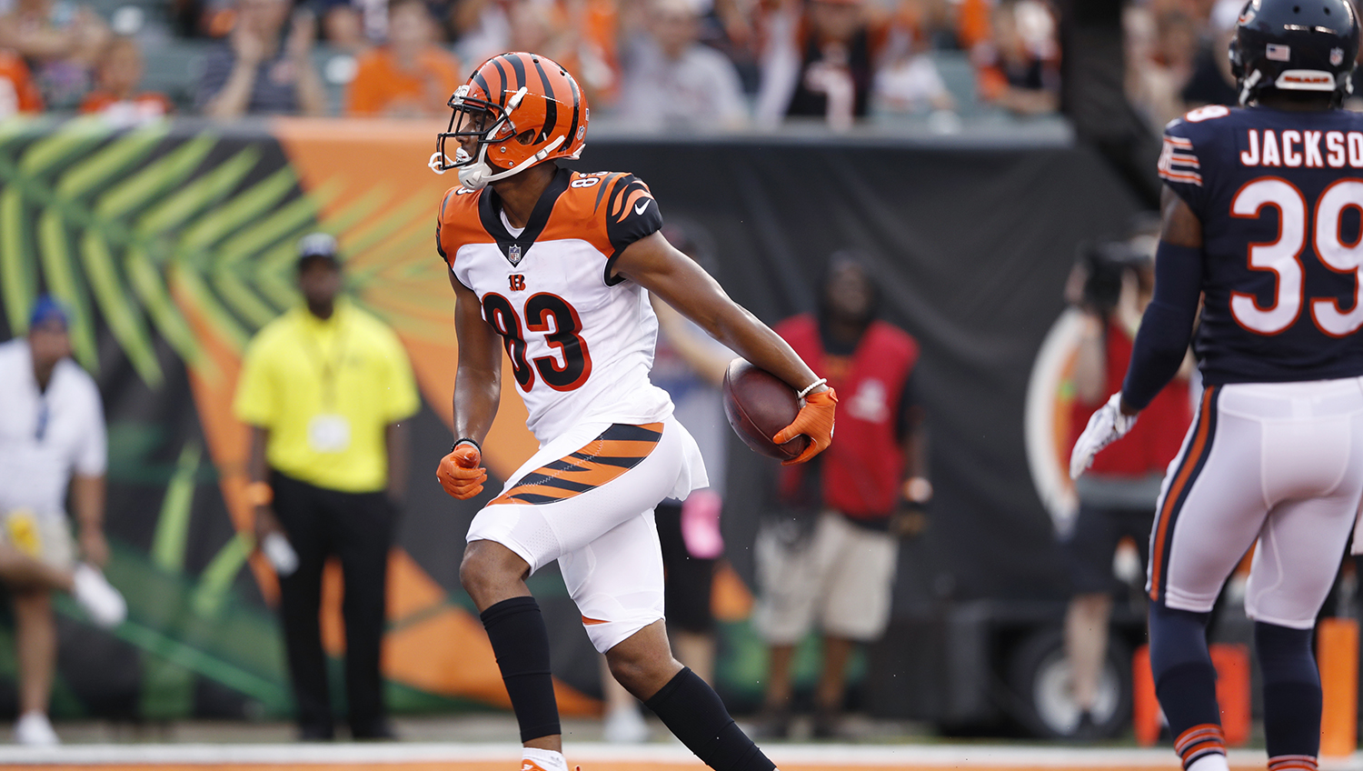 Cincinnati Bengals wide receiver Tyler Boyd (83) runs off the field after  warming up before an