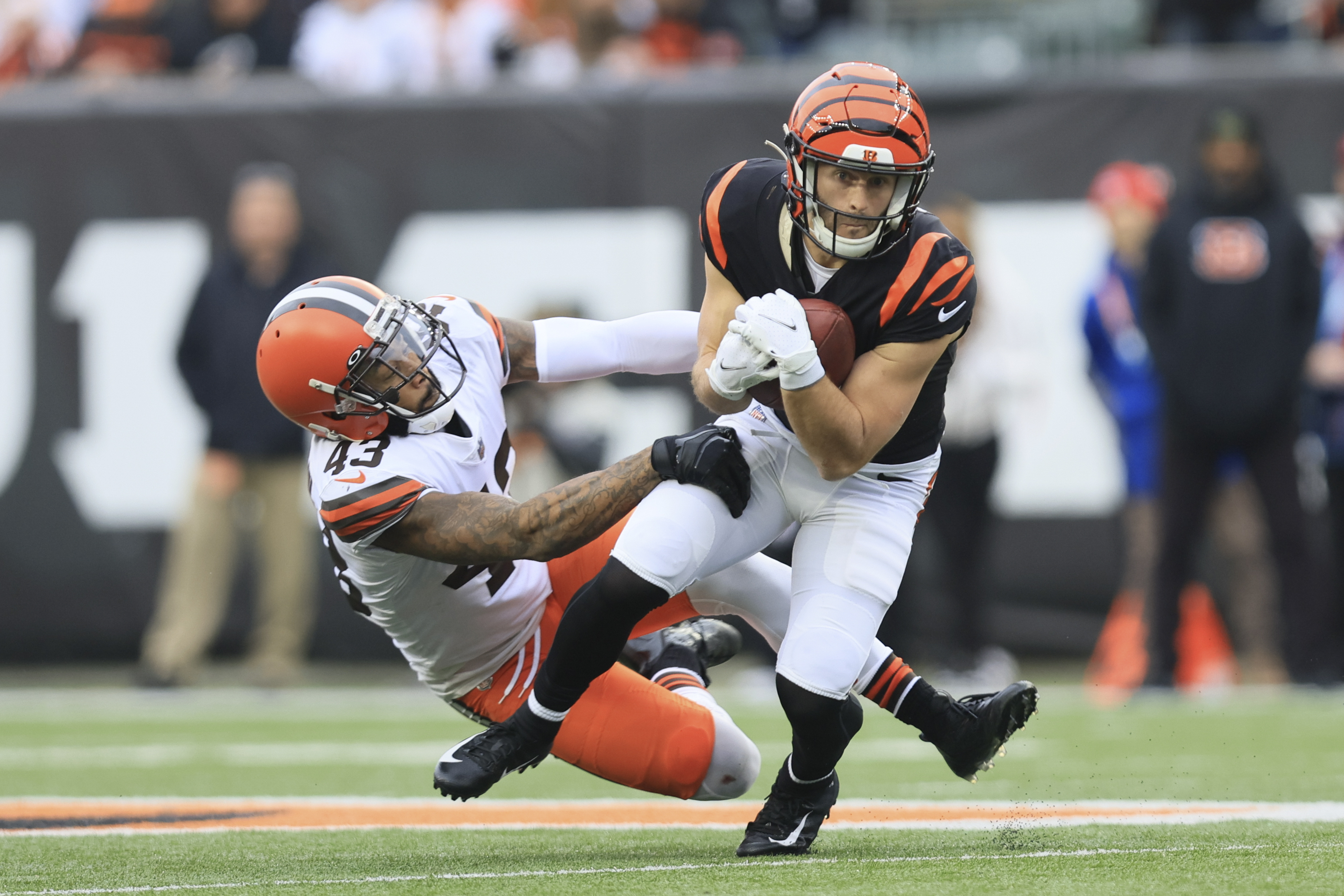 Cincinnati Bengals cut offensive tackle La'el Collins