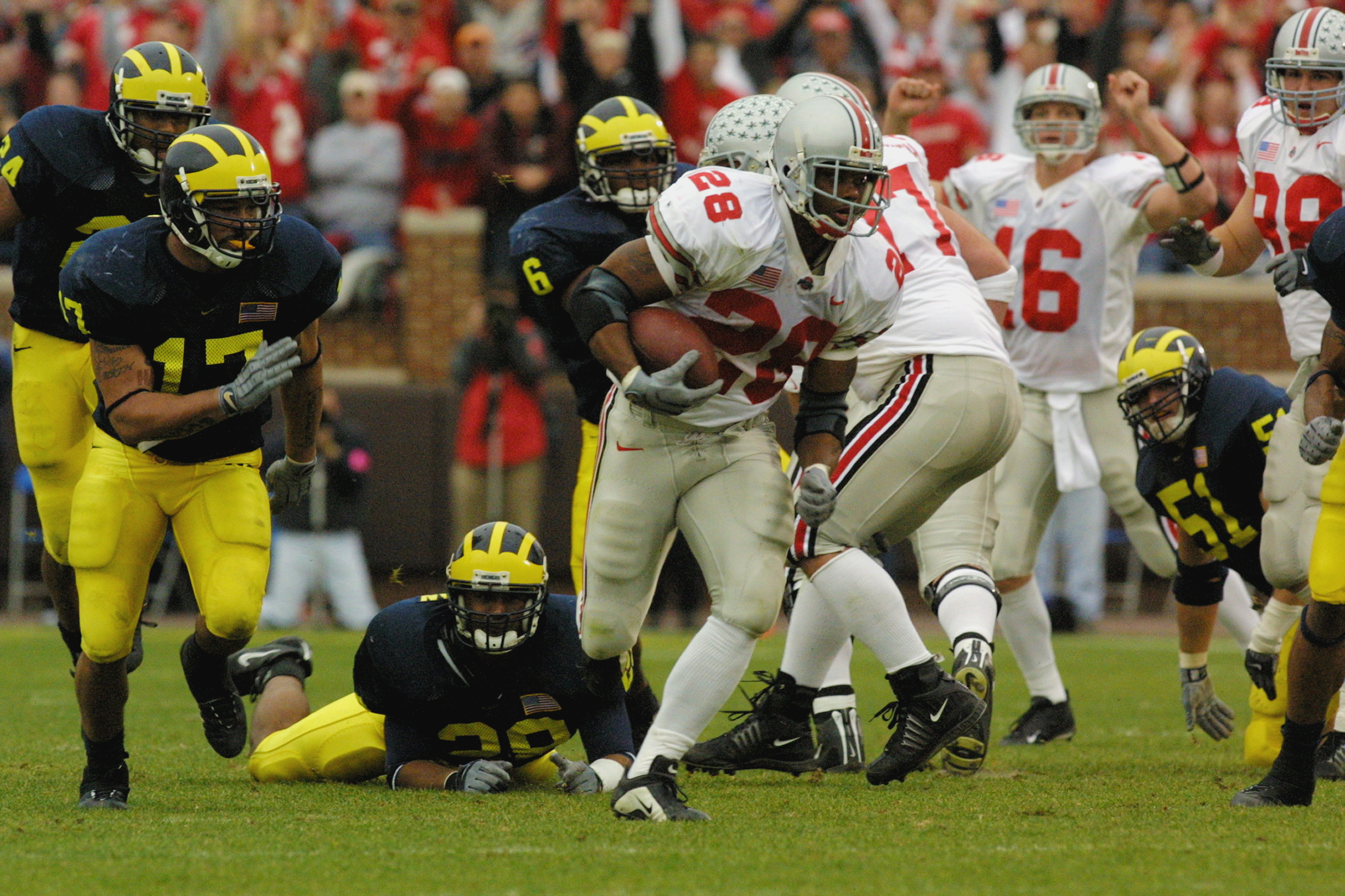 ANN ARBOR, MI - NOVEMBER 24: Running back Jonathan Wells #28 of the Ohio State Buckeyes runs for with the ball during the Big Ten Conference football game against the Michigan Wolverines on November 24, 2001 at Michigan Stadium in Ann Arbor, Michigan. Ohio State won 26-20. (Photo by Danny Moloshok/Getty Images)
