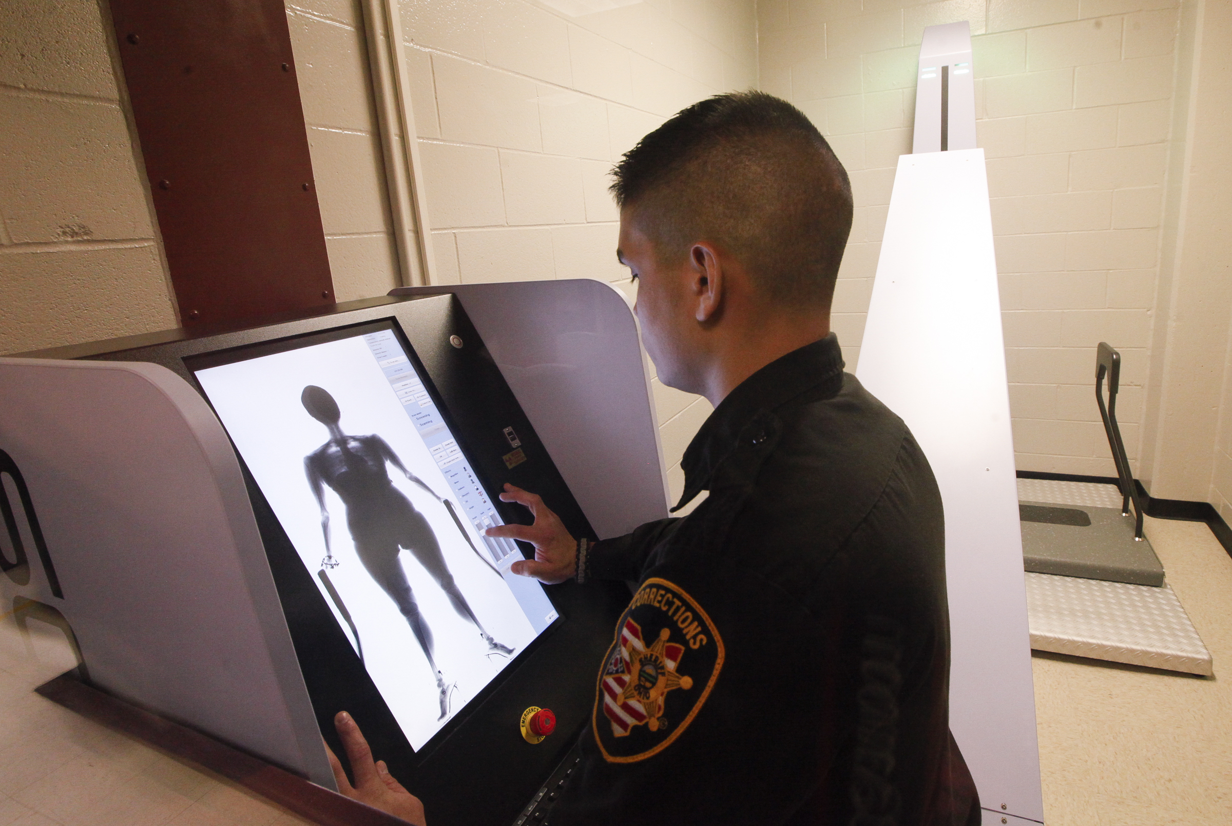 County puts body scanner to test at jail