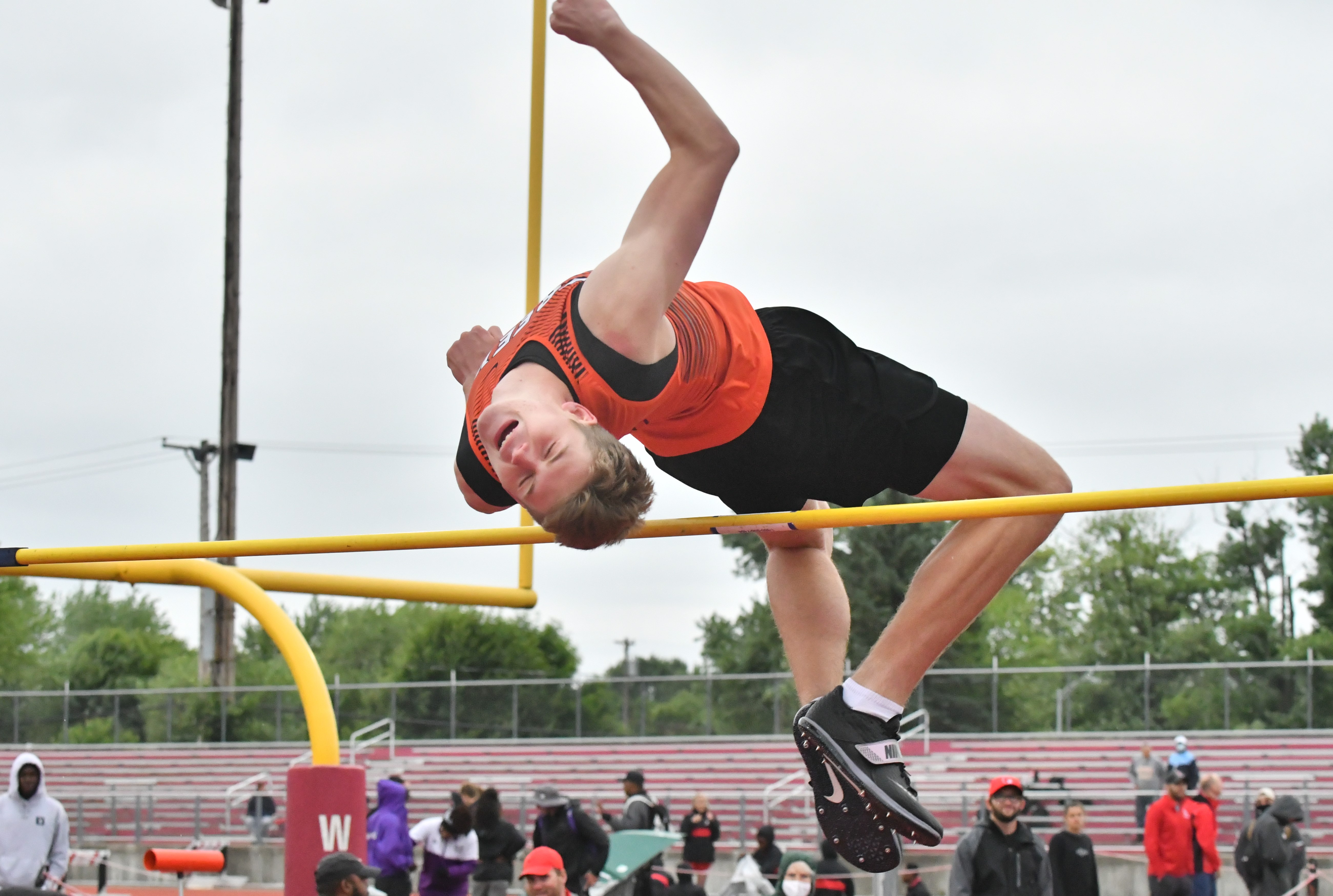 Distance, jumps teams shine at track and field home opener - Daily Bruin