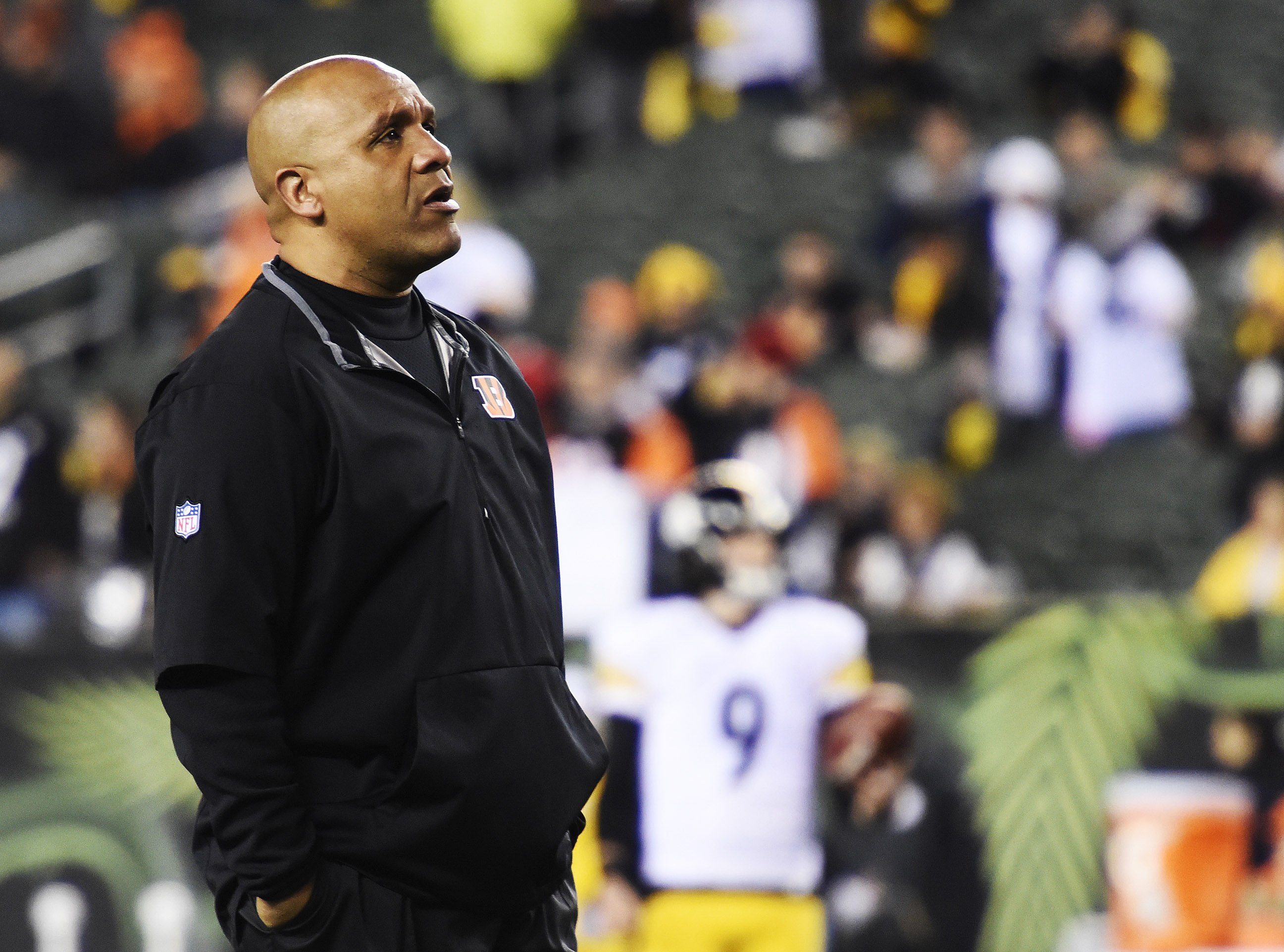 Hue Jackson back in Cincinnati, helping to run defense