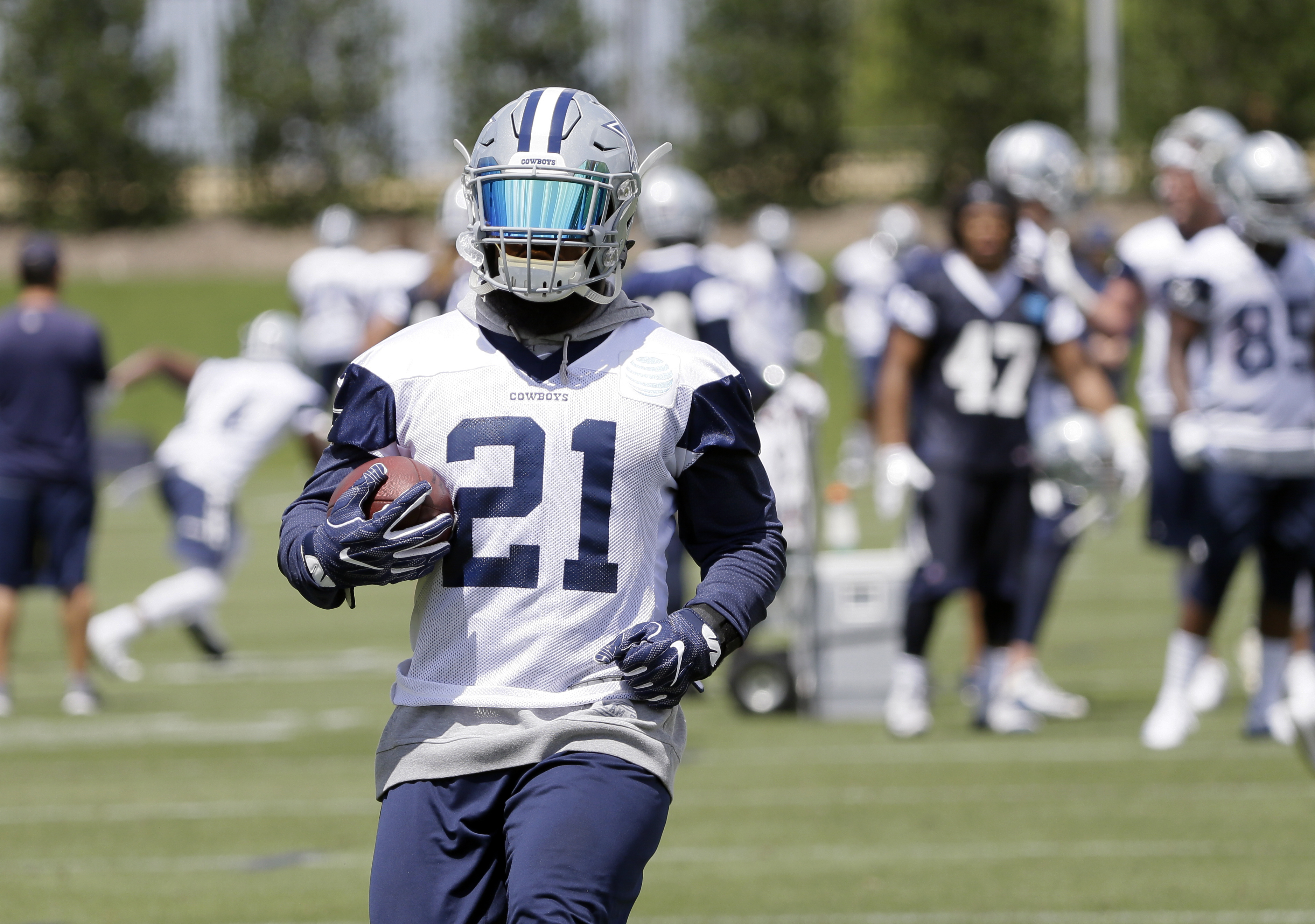 Cowboys Looking Into Ezekiel Elliott's Role in Bar Altercation