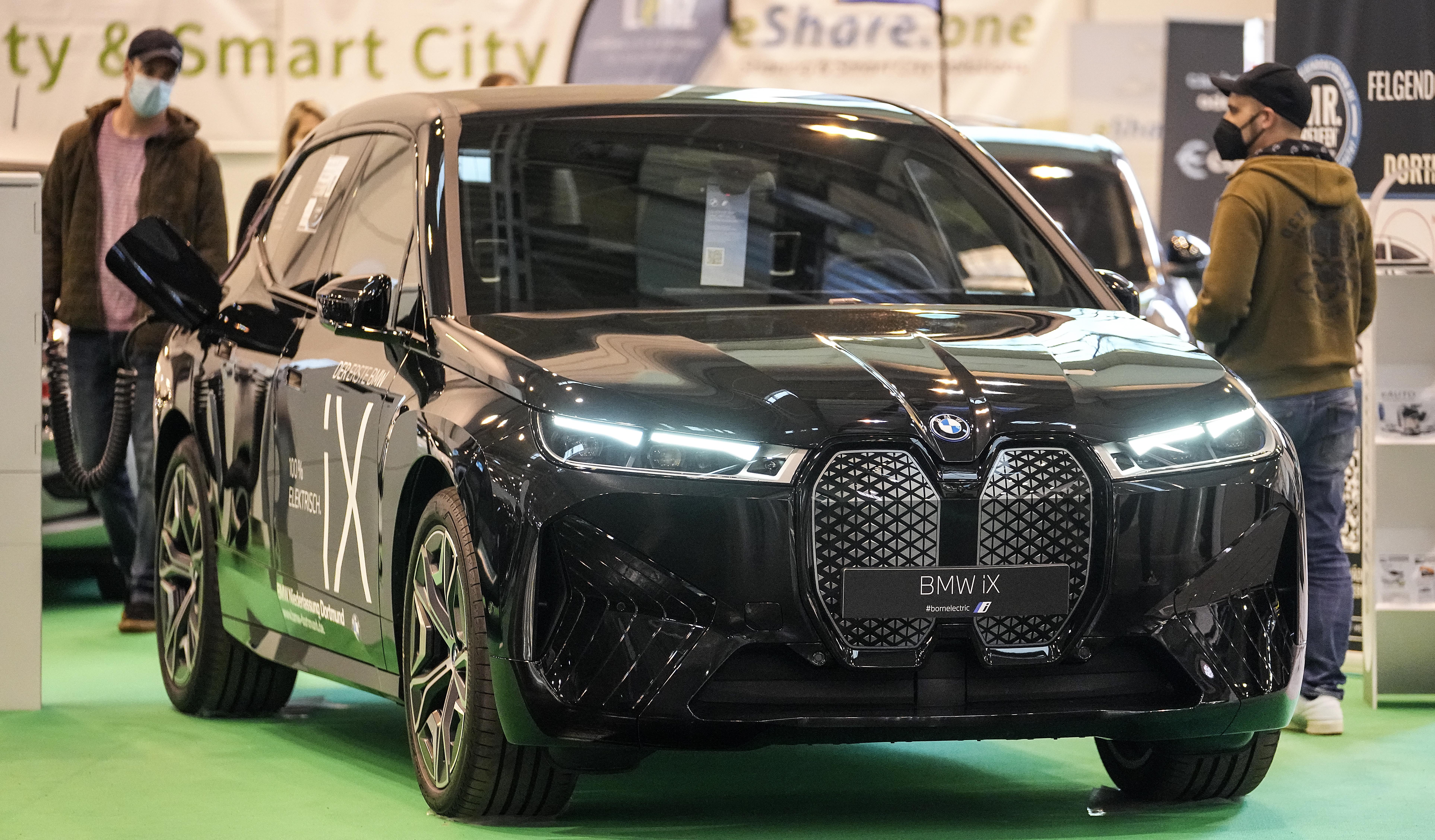 BMW iX has special 'self-healing' sensor-friendly grille, high-tech roof