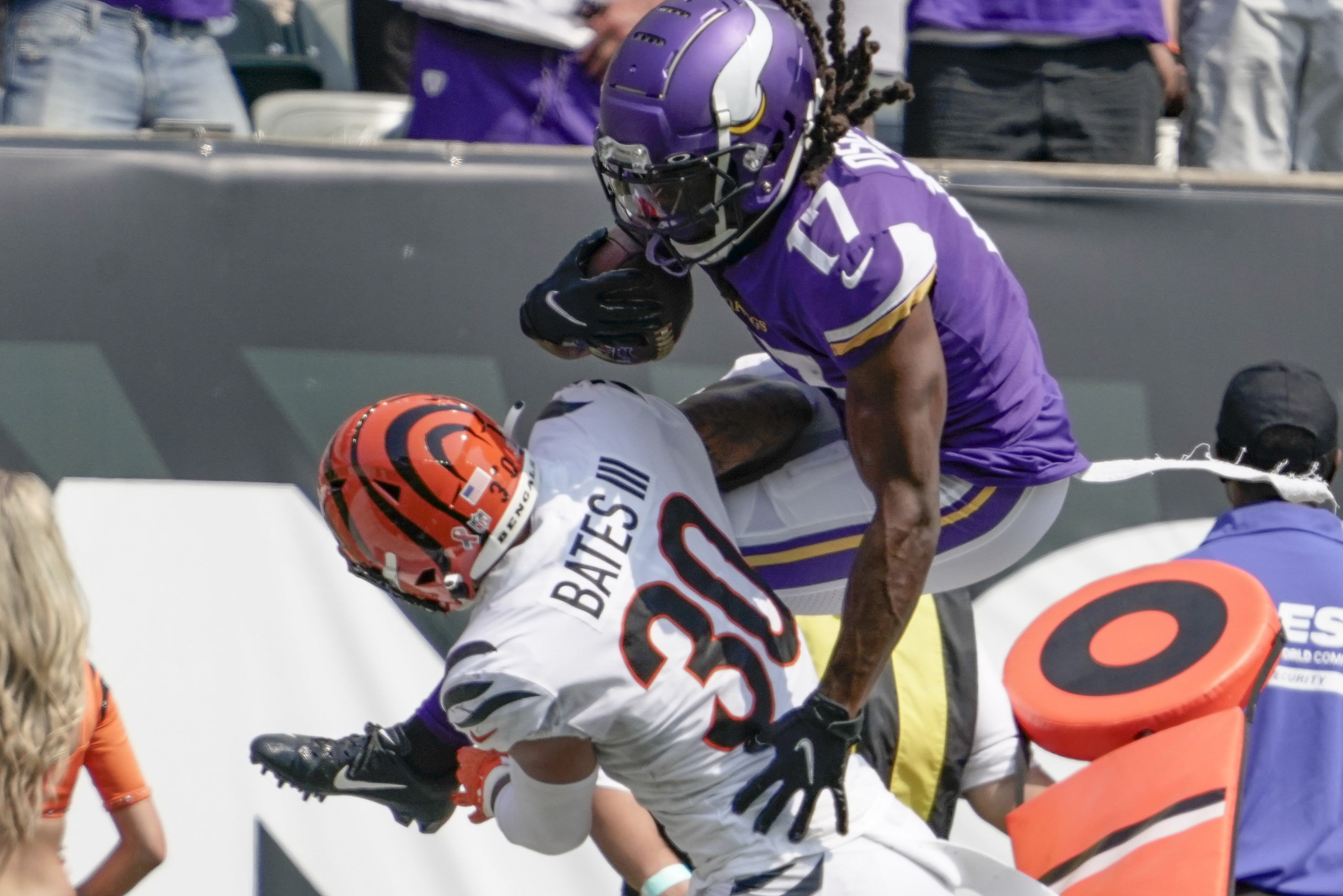 Cincinnati Pro Football Writers of America name Bates as Bengals