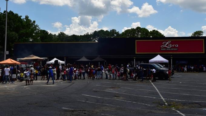 21 Savage donates school supplies, haircuts at back-to-school drive