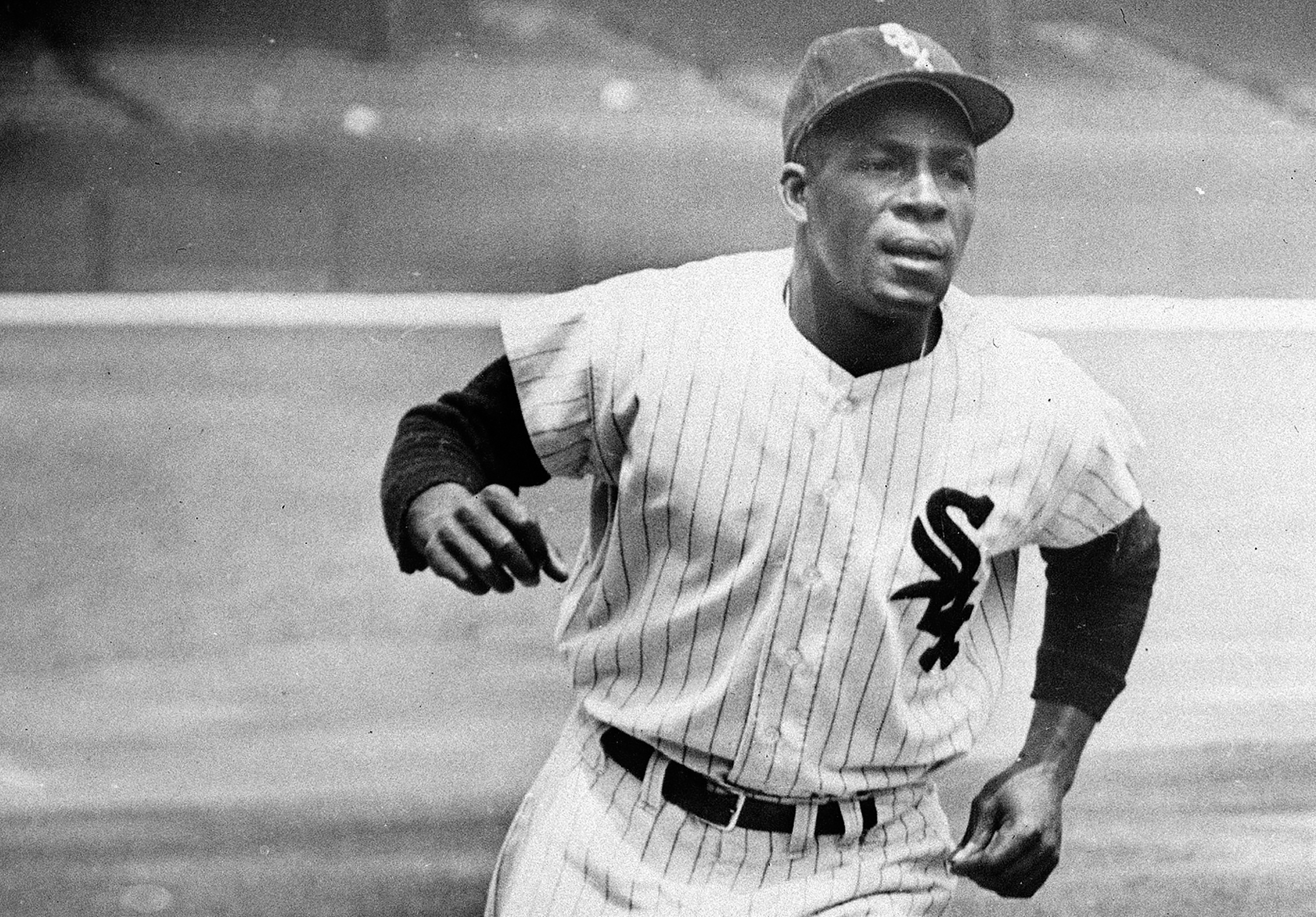 Minnie Minoso  White sox baseball, Chicago white sox, Comiskey park