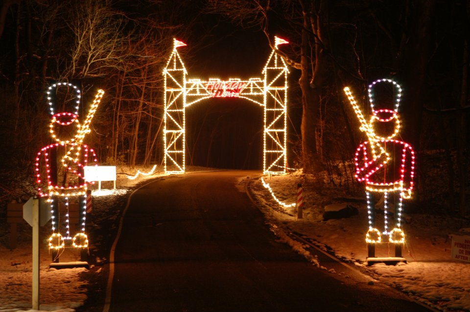 Drivethrough holiday light displays near Dayton