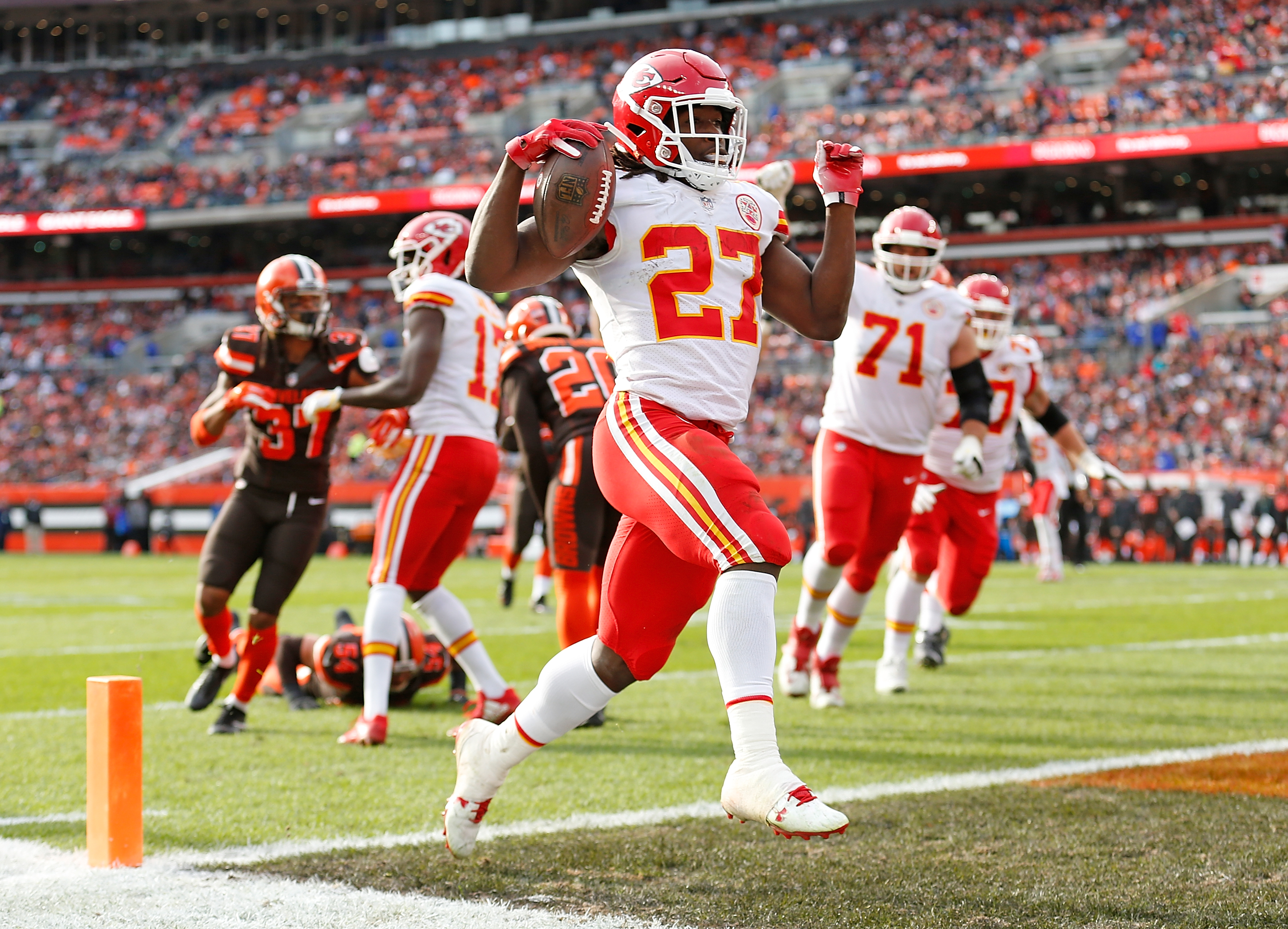 Cleveland Browns sign RB Kareem Hunt