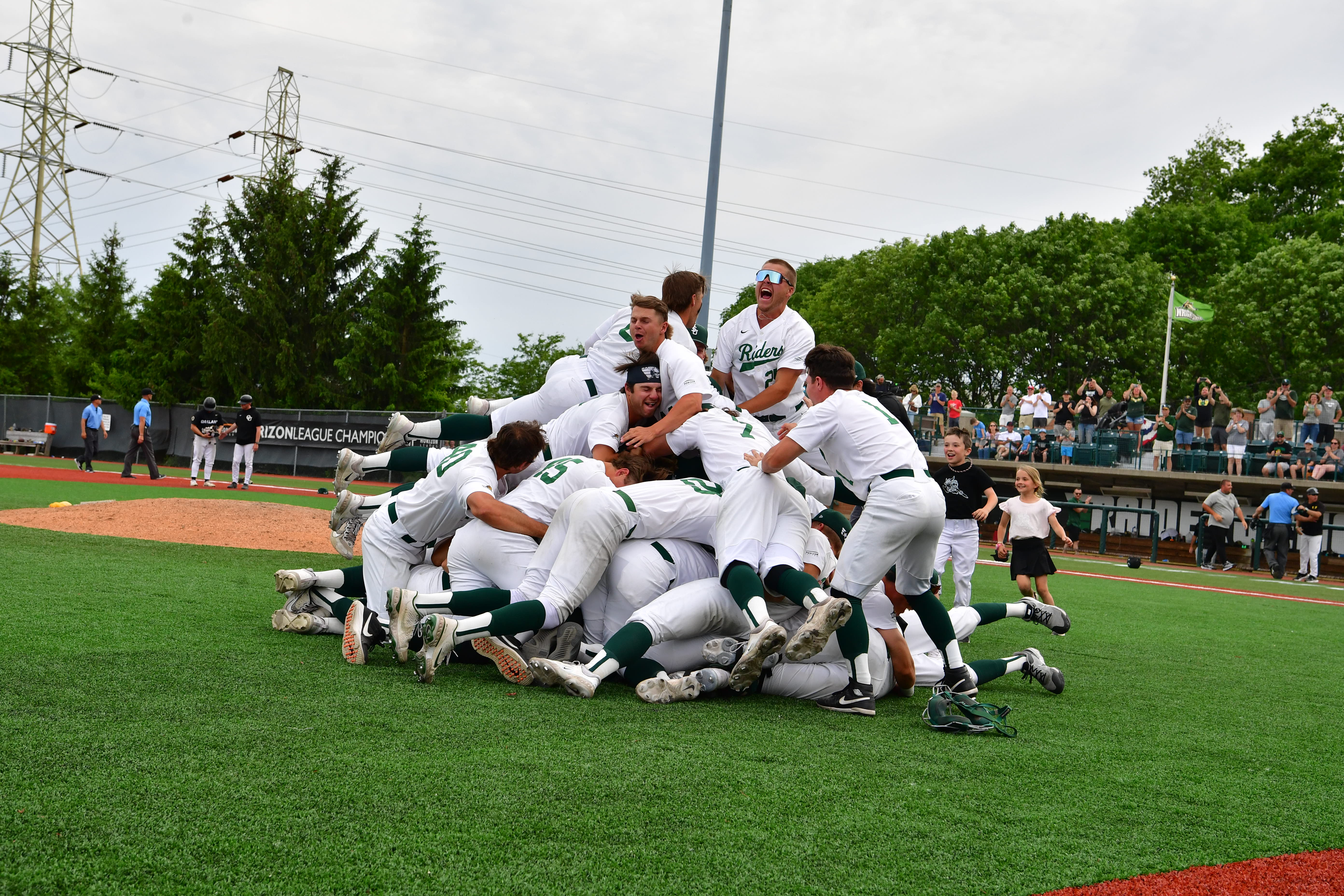 Raidergang drops heartbreaker on Friday night in NCAA opener - Wright State  University Athletics