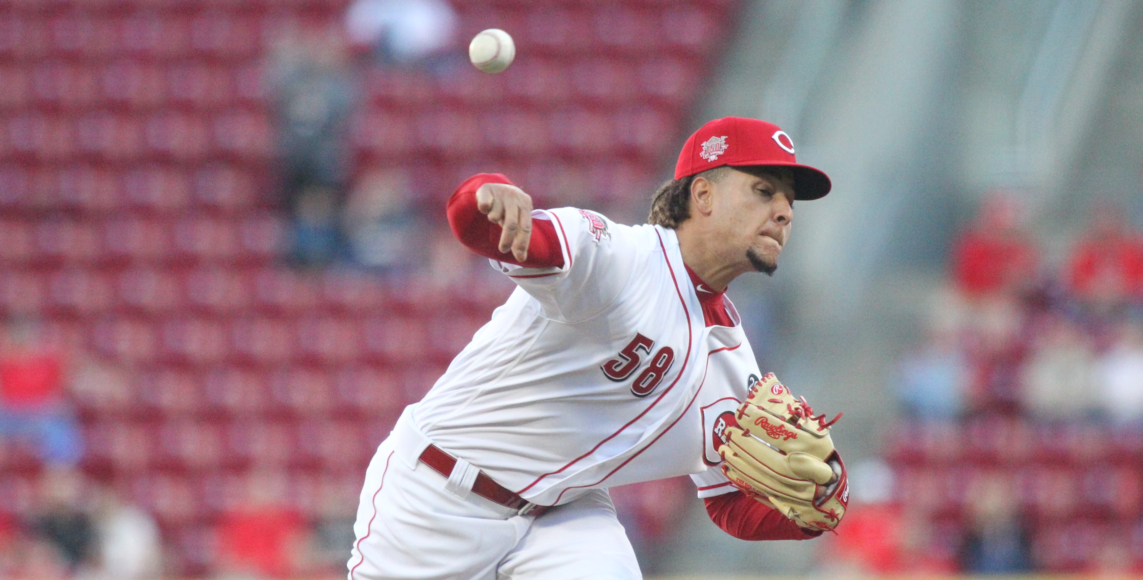 Luis Castillo pitches Reds past Marlins