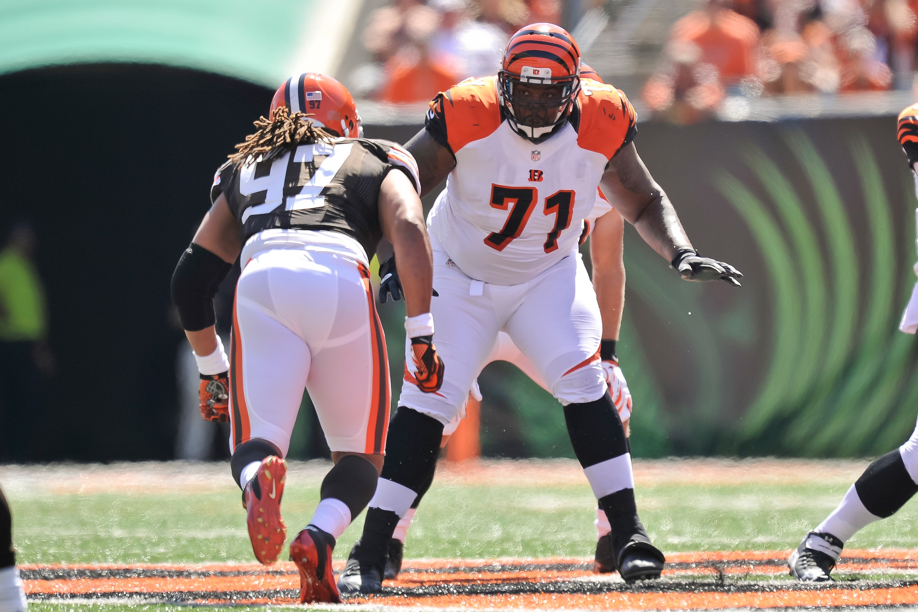 Bengals bring back offensive lineman Andre Smith