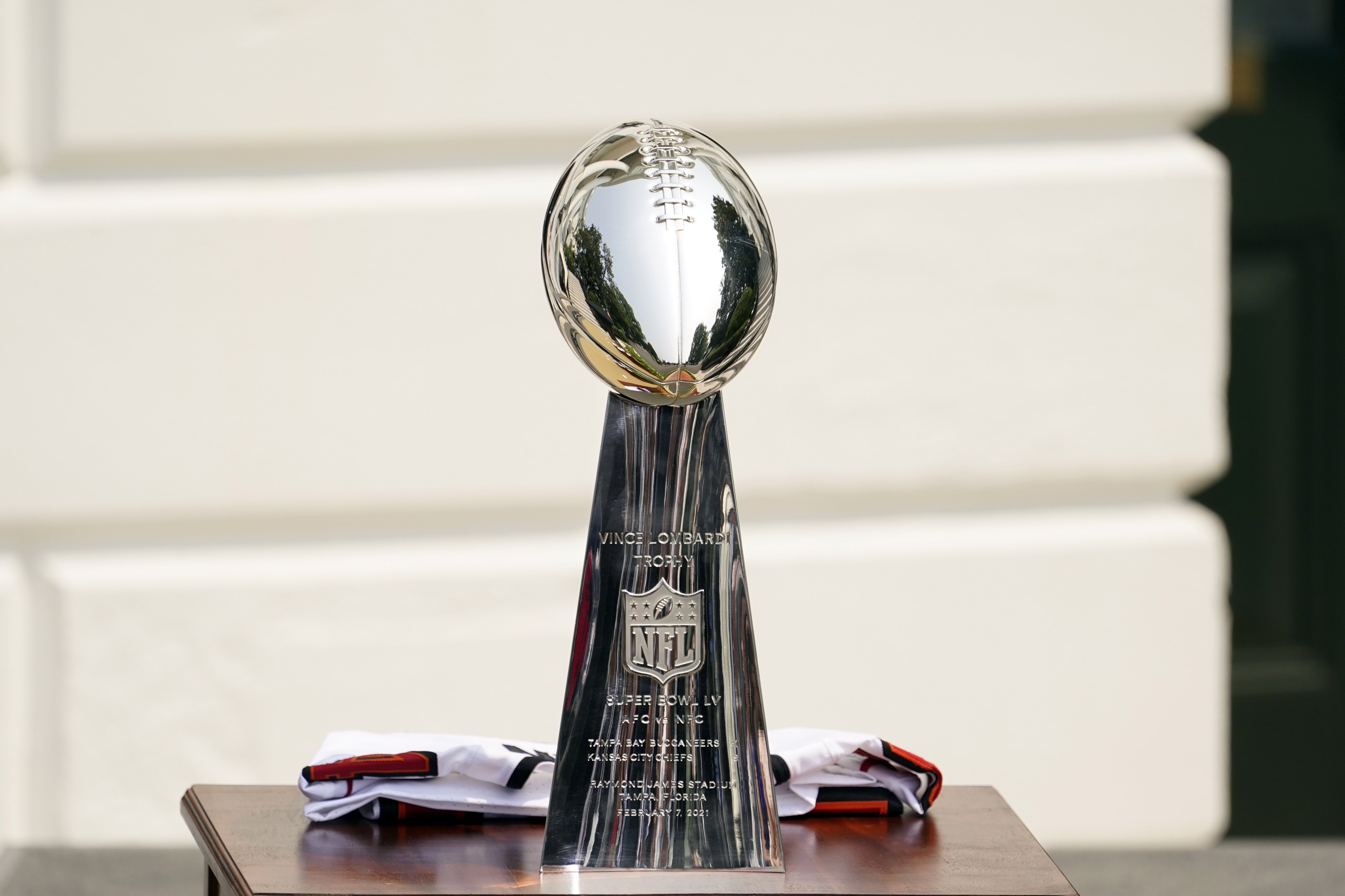 Super Bowl LVI picks: Will Los Angeles Rams or Cincinnati Bengals win  Lombardi Trophy?