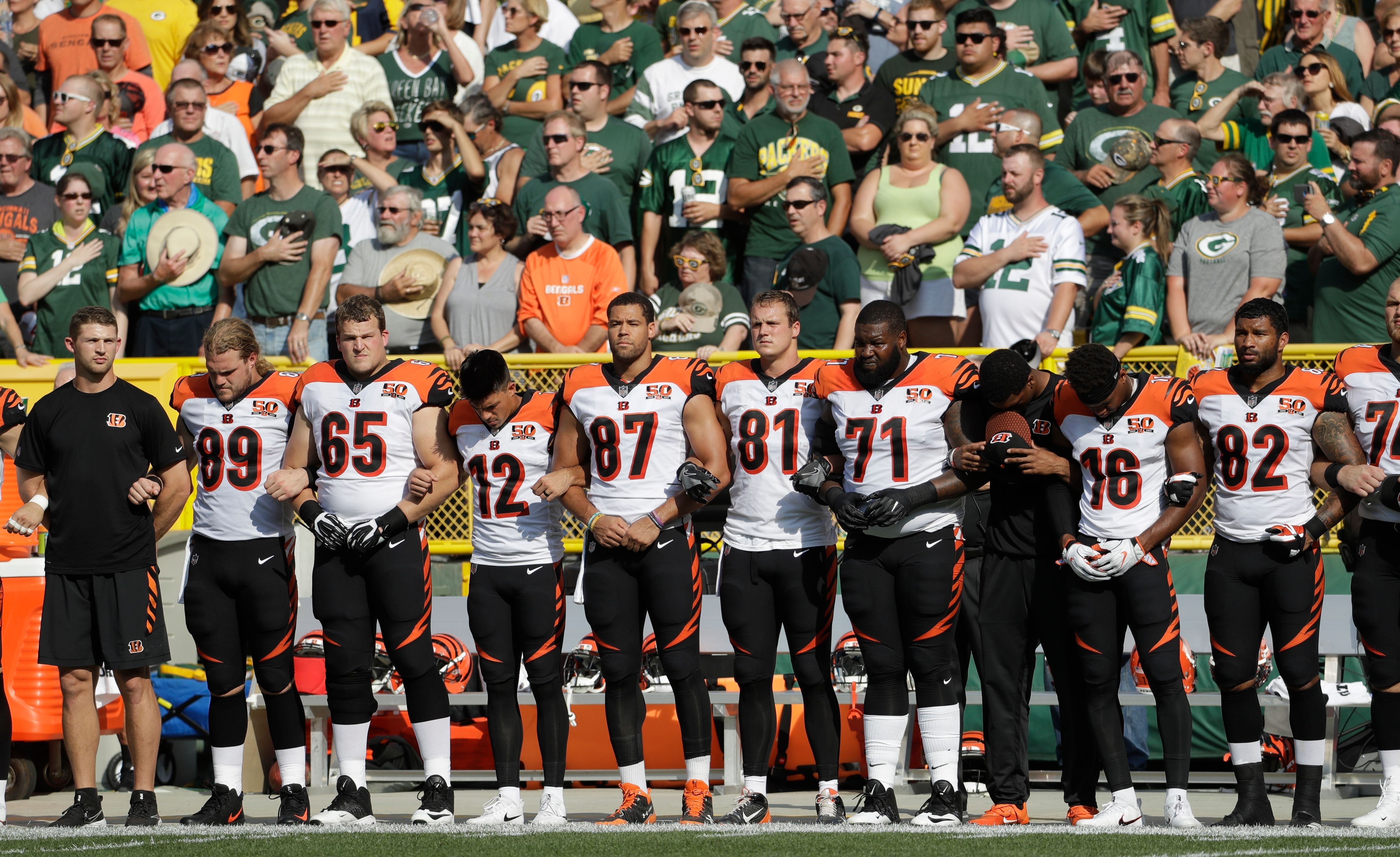 Browns players stand arm-to-arm during anthem