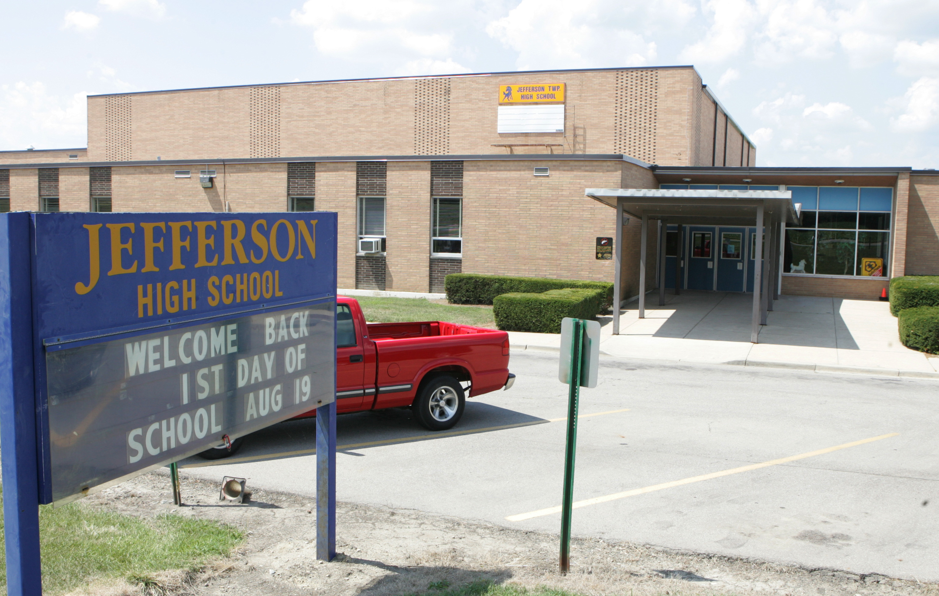 Jefferson Twp. school board ousts both principals; parents upset