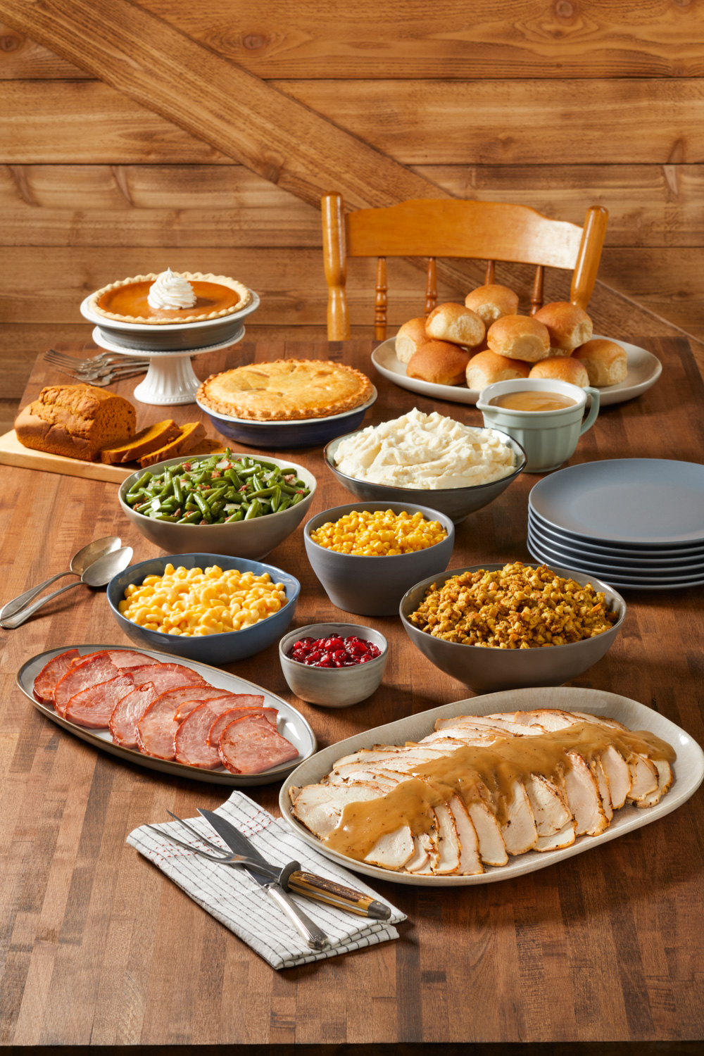 Give thanks with Bob Evans' "Homestyle Hugs" program this Thanksgiving