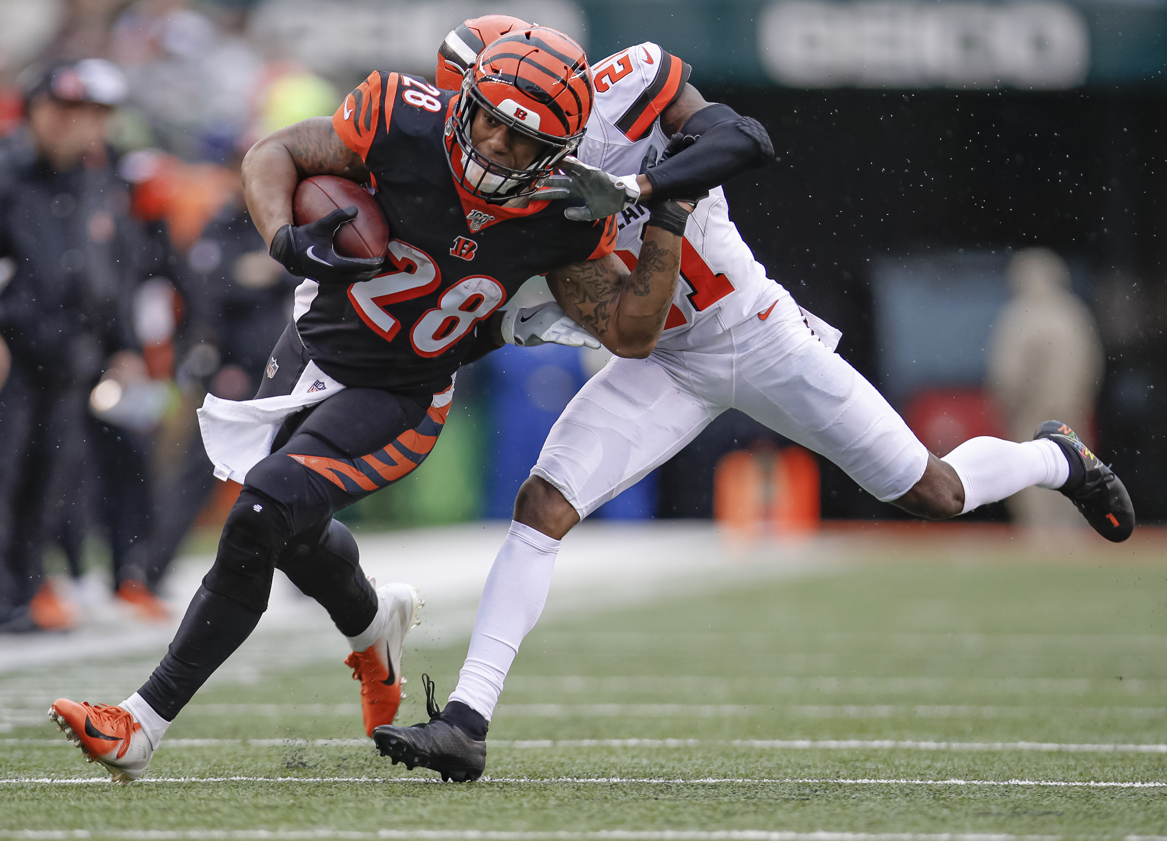 Cincinnati Bengals cornerback Darius Phillips (23) attempts to block a pass  to Cleveland Browns …