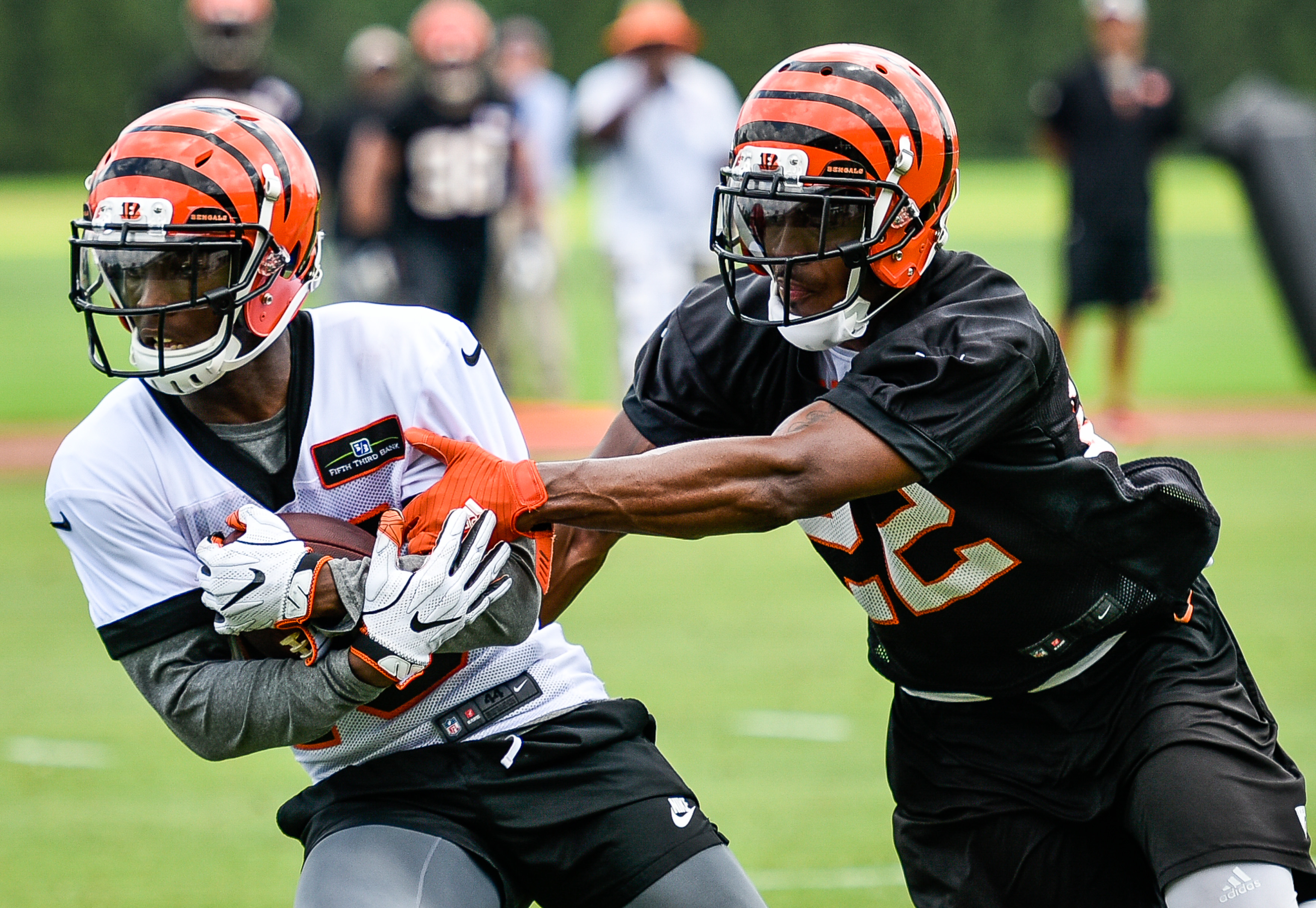 Bengals to start Carl Lawson, John Ross III returns to the lineup