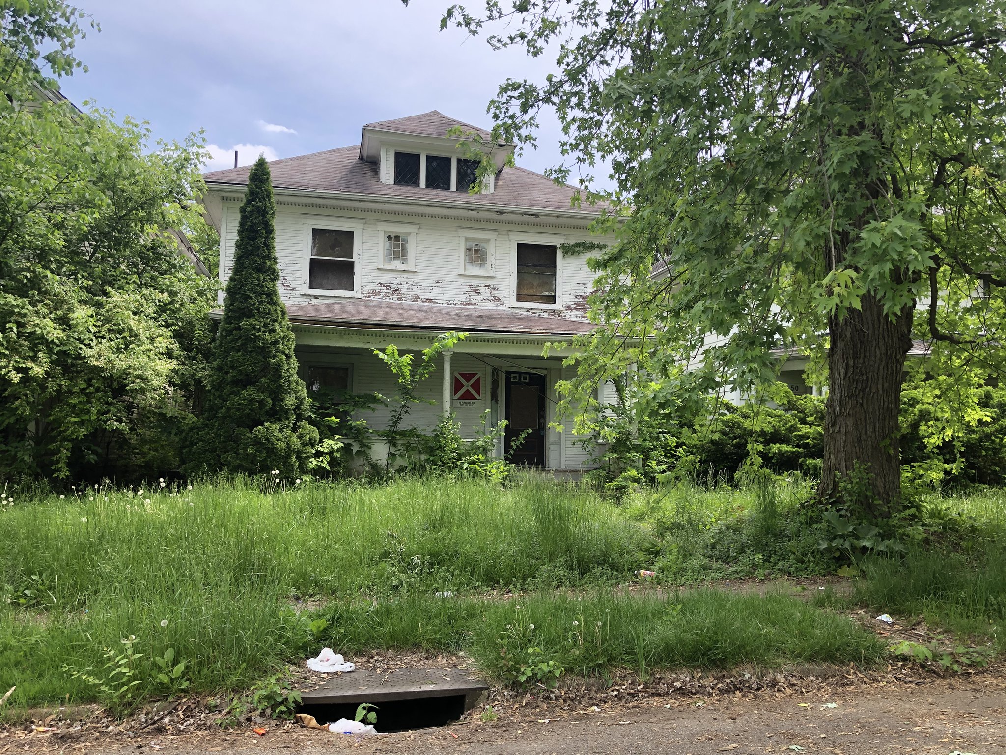 The Fountain Avenue neighborhood in Dayton was hard hit by the foreclosure crisis and has not recovered. Houses all along the street are dilapidated, with broken windows, overgrown yards and boards nailed over doors and windows. PHOTOS by Lynn Hulsey