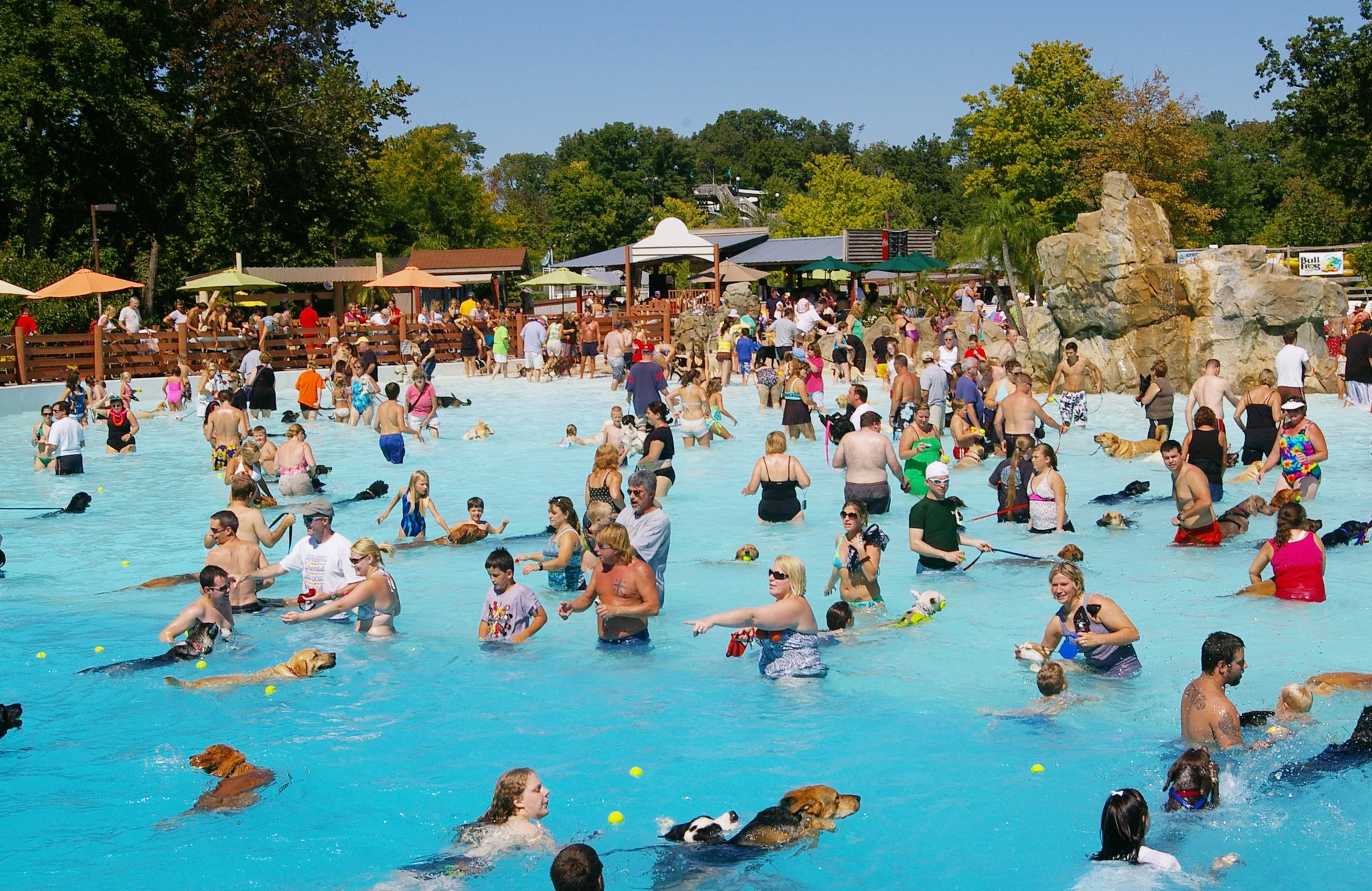 Beach Waterpark seeks 500 workers, image size:2048x1330