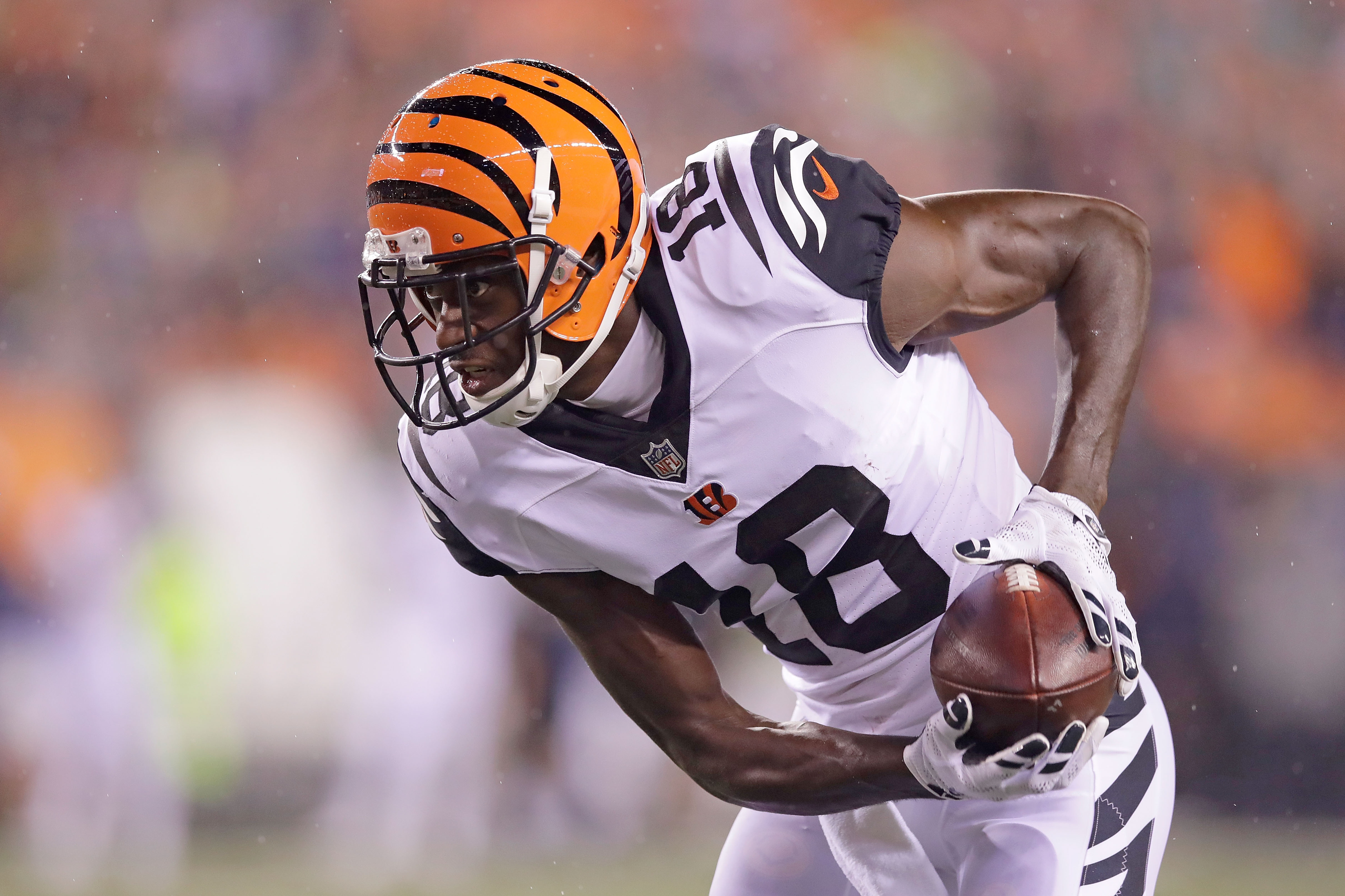 A.J. Green, defense leads Bengals past Dolphins 22-7