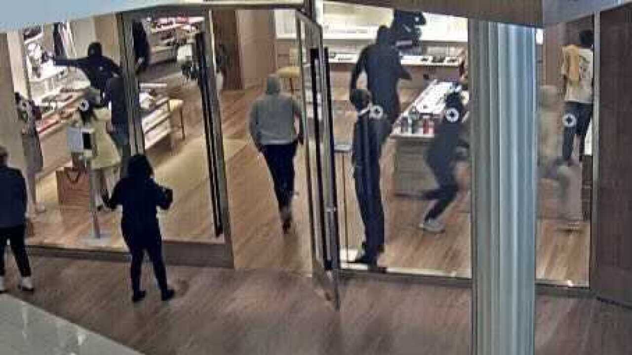 Police: Thieves steal every item on Louis Vuitton showroom floor
