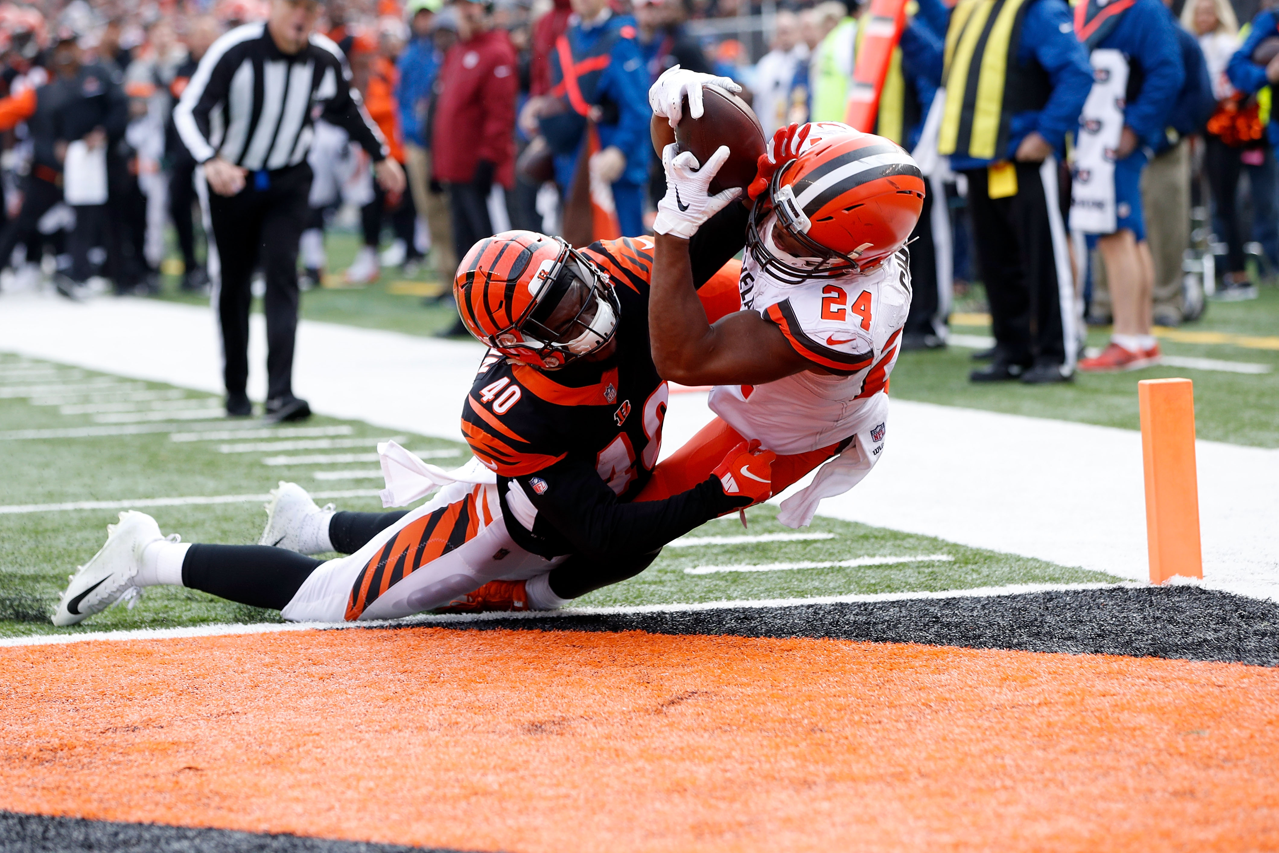 Nick Chubb scores twice as Cleveland Browns batter Cincinnati