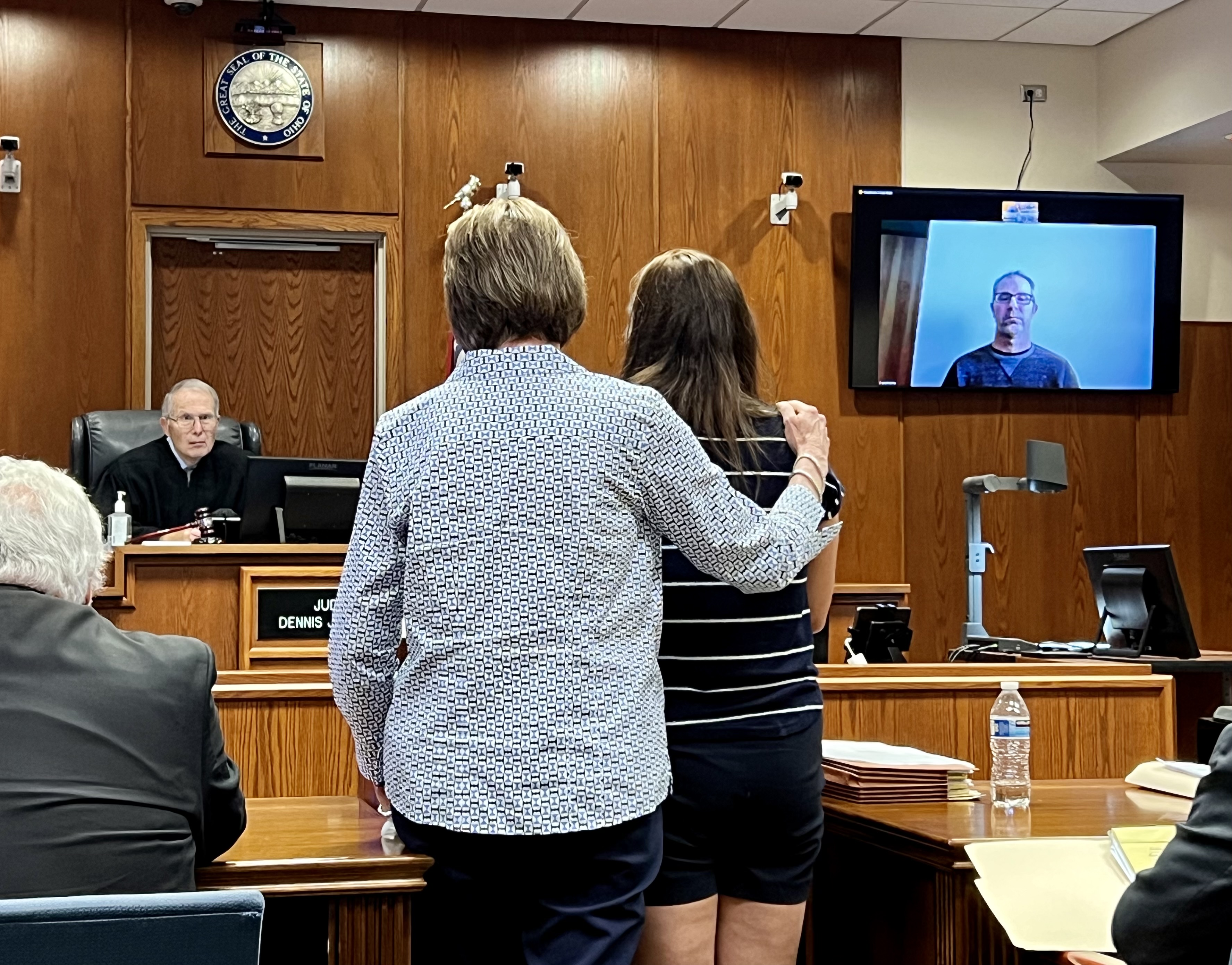 ῭ὌC破産警告編ᾞἁὛ Ohio AG opens inquiry into 'despicable' racist text campaign