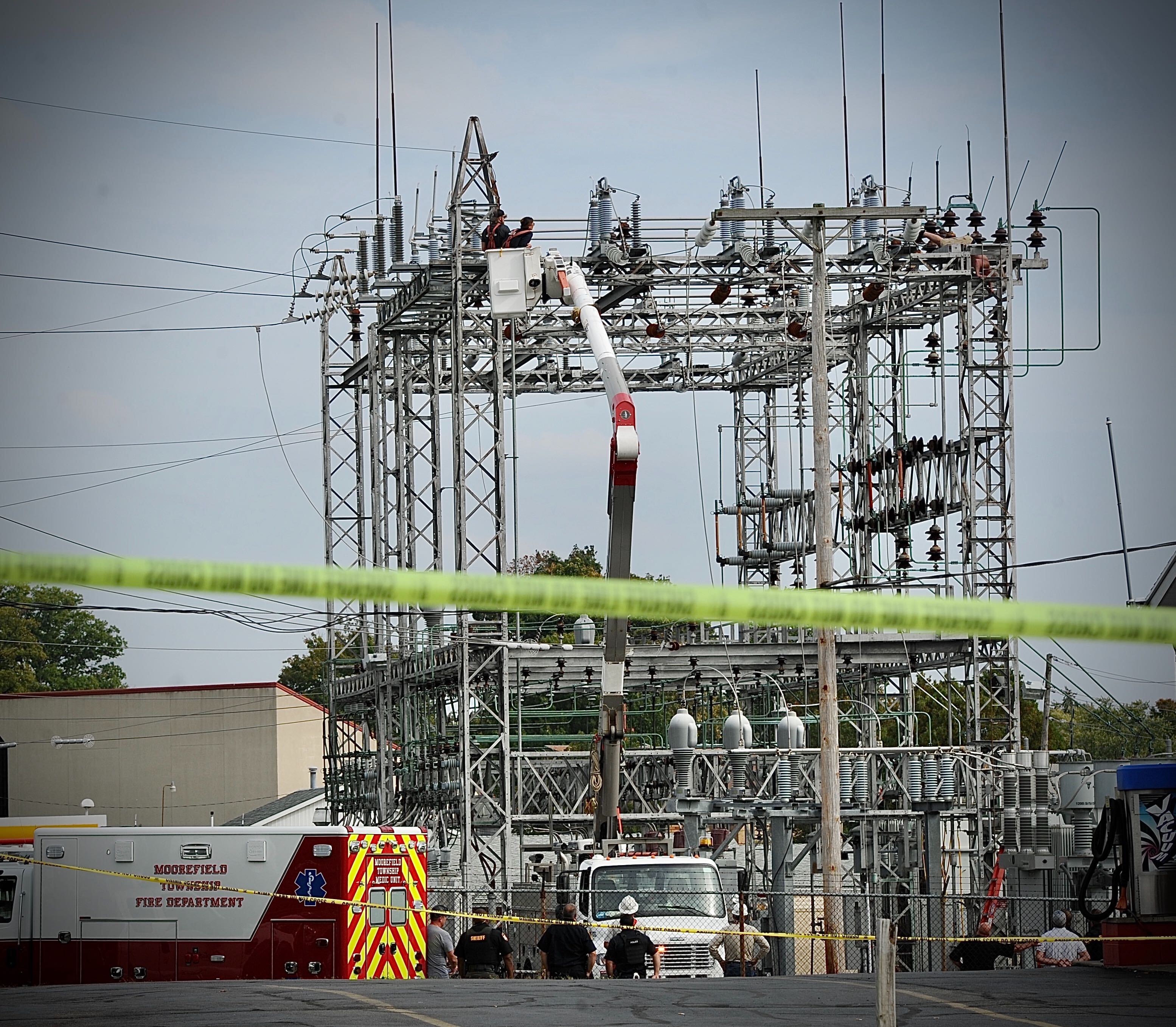 man-climbs-clark-county-substation-power-cut-to-thousands-negotiators