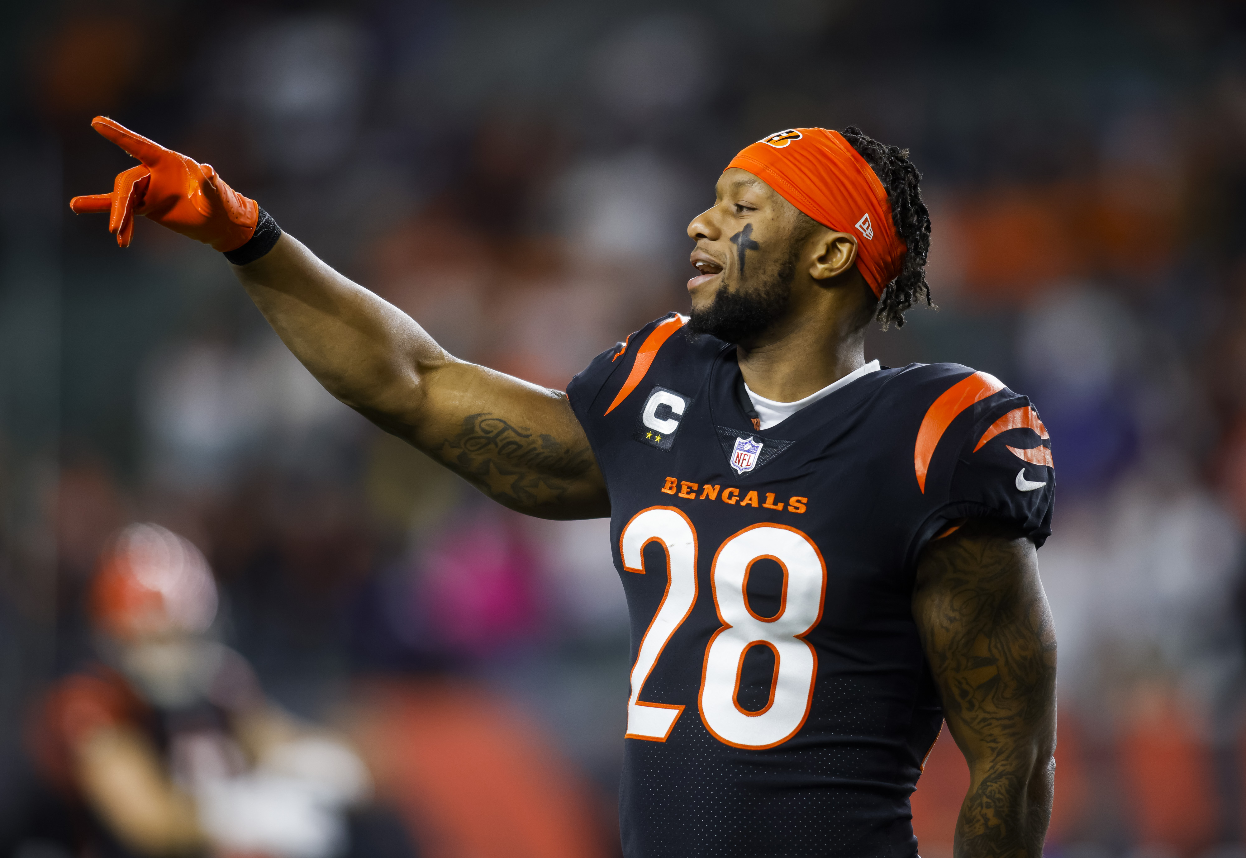 Cincinnati police officer who filed charges on Bengals' Joe Mixon