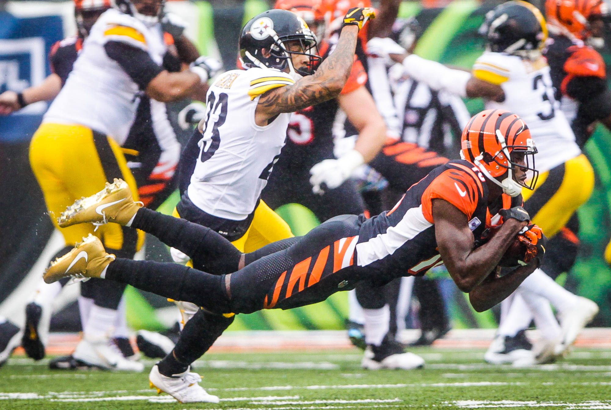 PHOTOS: Cincinnati Bengals vs Pittsburgh Steelers Football