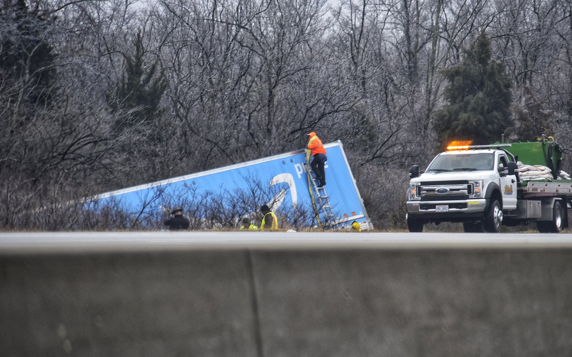 Crash Involving Amazon Semi Backs Up I 75 North In Butler County Sends Driver To Hospital