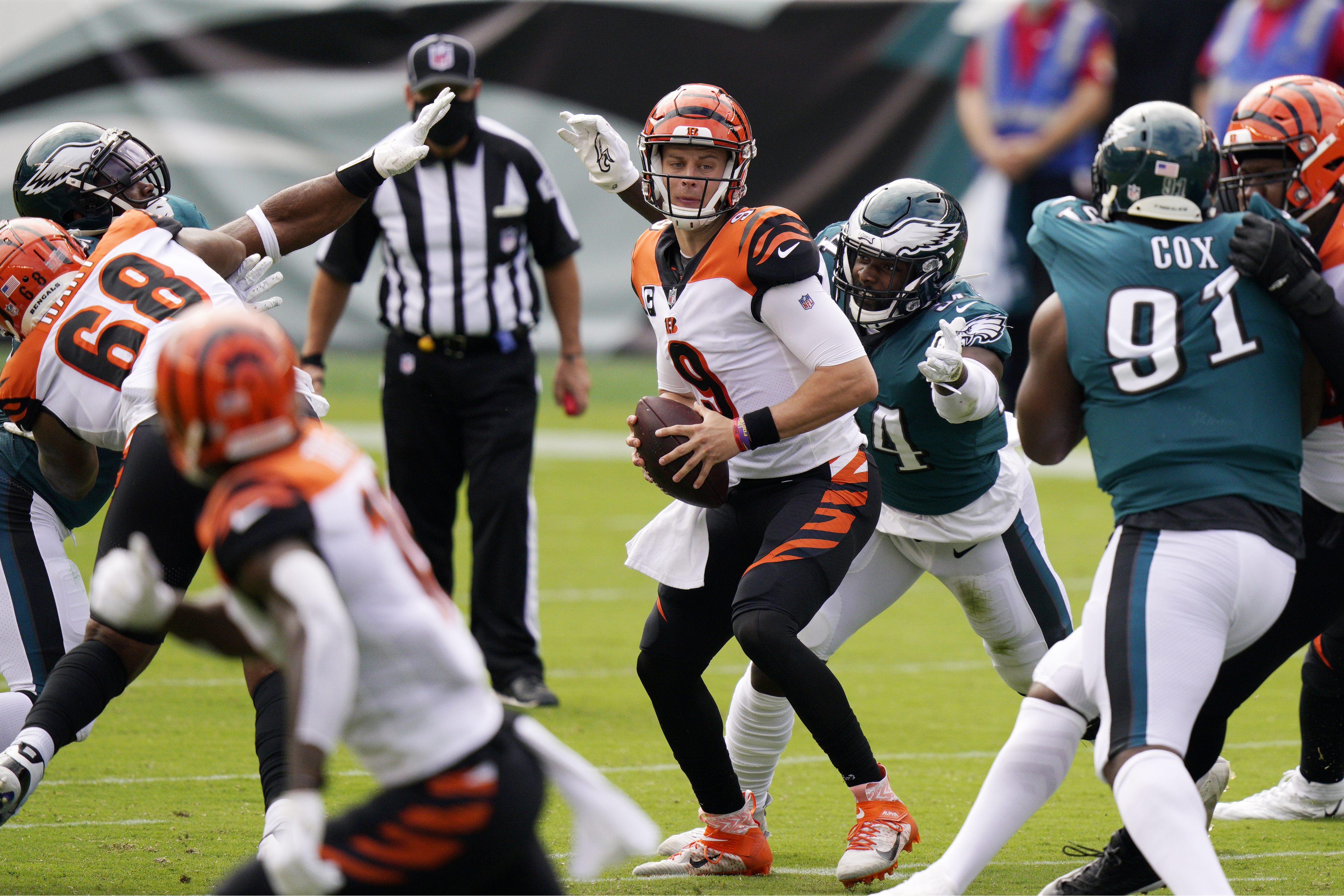 Bengals' offensive line struggles too much to overcome against