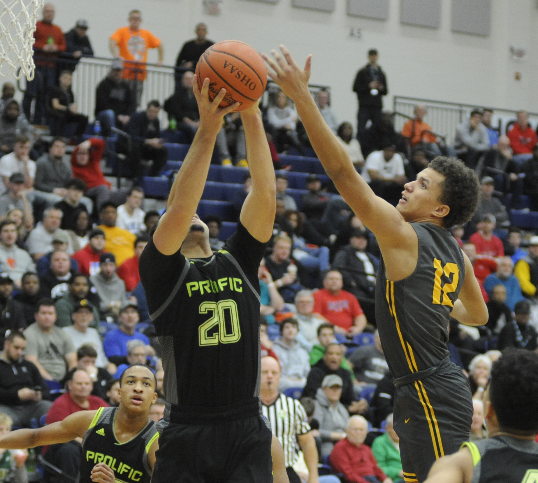 Springfield’s Raymans Cole (right) goes for a rebound. MARC PENDLETON / STAFF