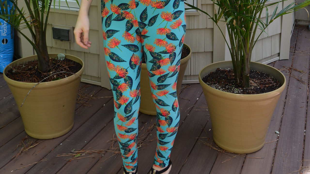 Thousands of Women Outraged Over LuLaRoe Leggings Ripping Easily