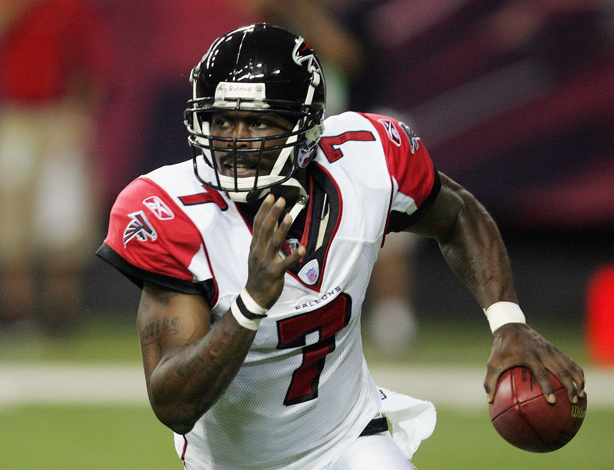 Michael Vick changes Twitter profile photo to him in Falcons