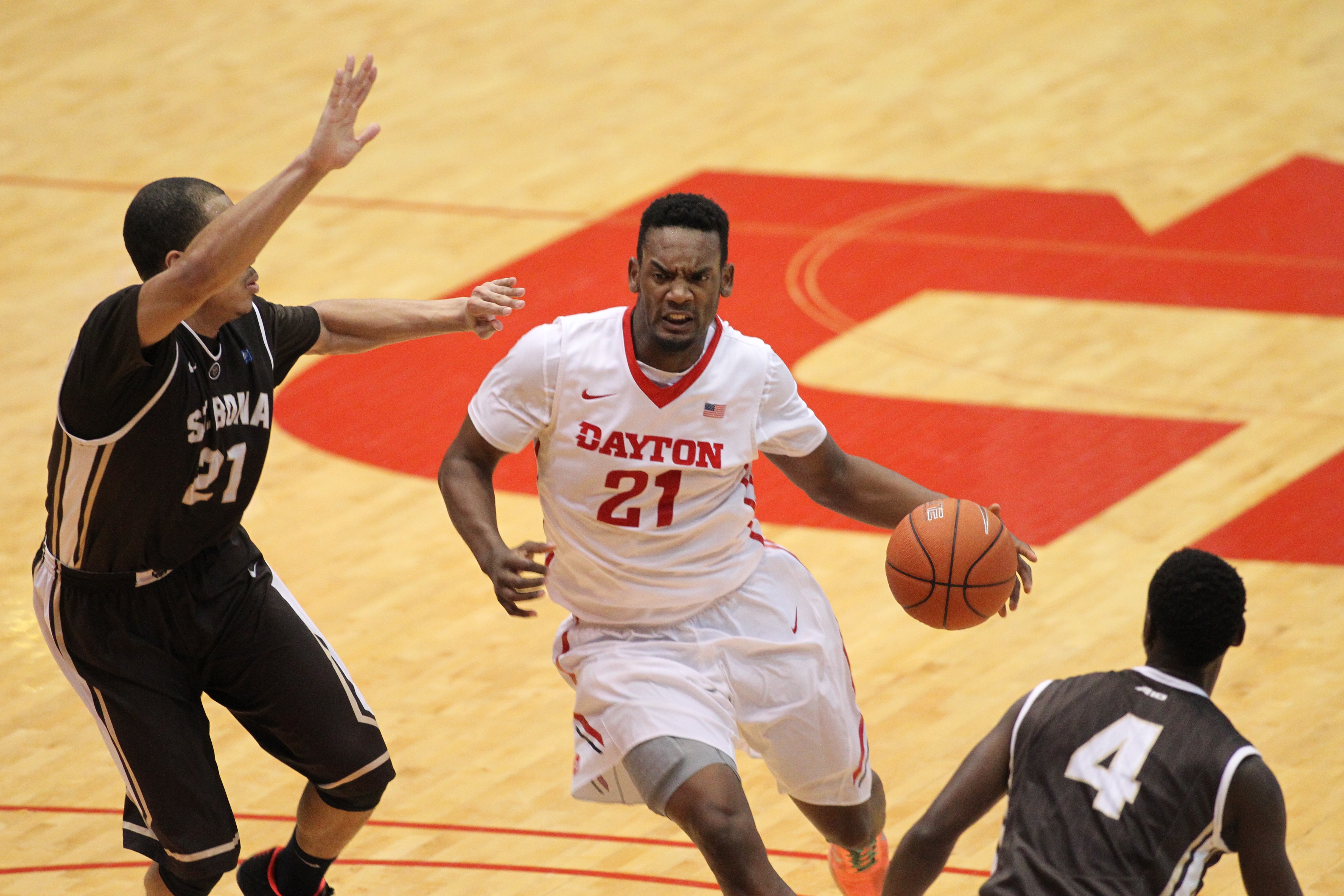 While @daytonmbb is bringing back the 90s with the chapel blue