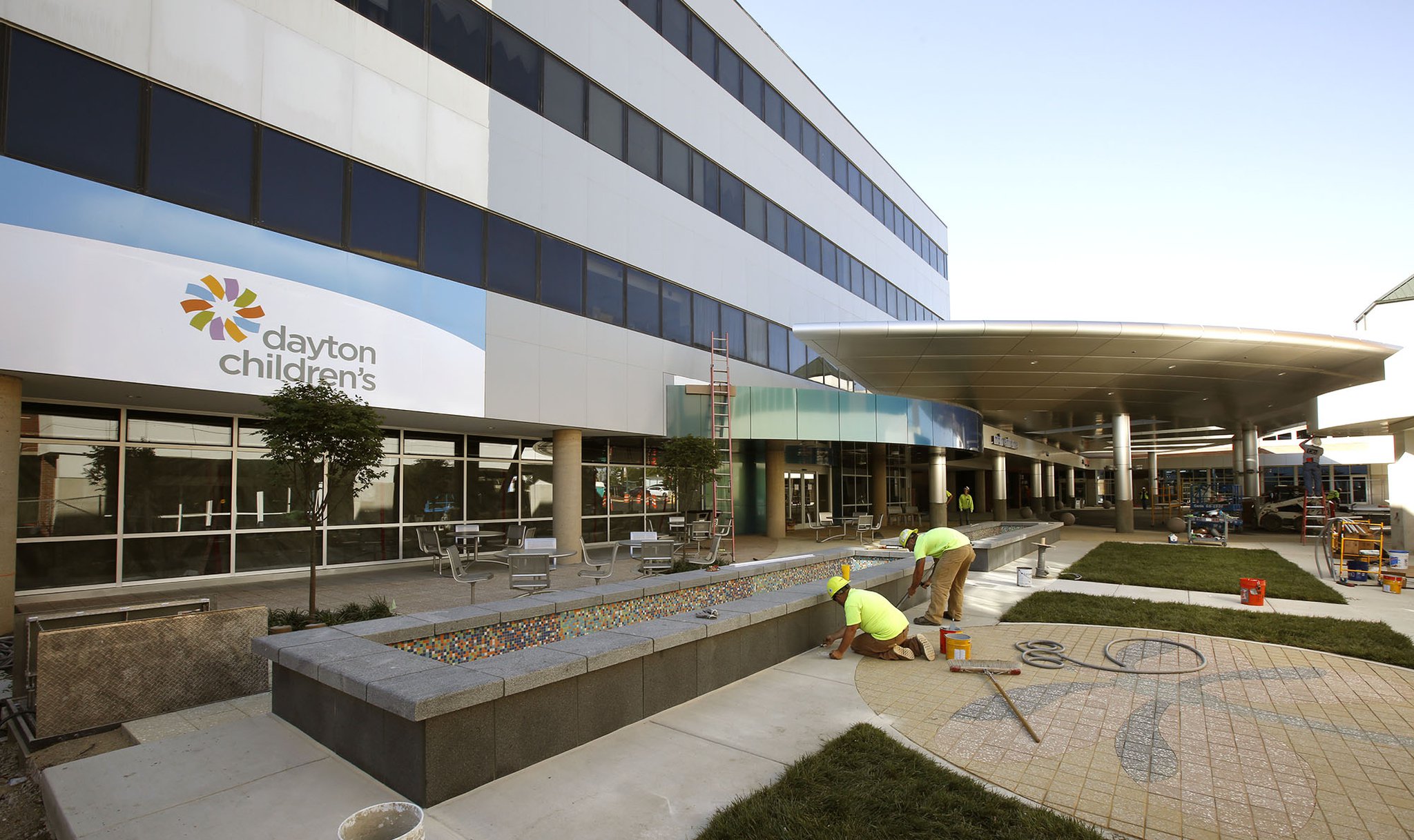 A new main entrance and pedestrian walkway are part of Dayton Children’s new construction. Dayton Children’s is celebrating the completion of its $168 million new patient tower and campus renovation which started in 2014. TY GREENLEES / STAFF