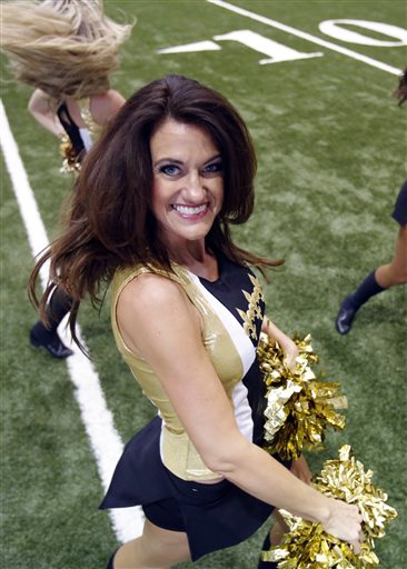 At 43, Muralles becomes oldest cheerleader in the NFL - L