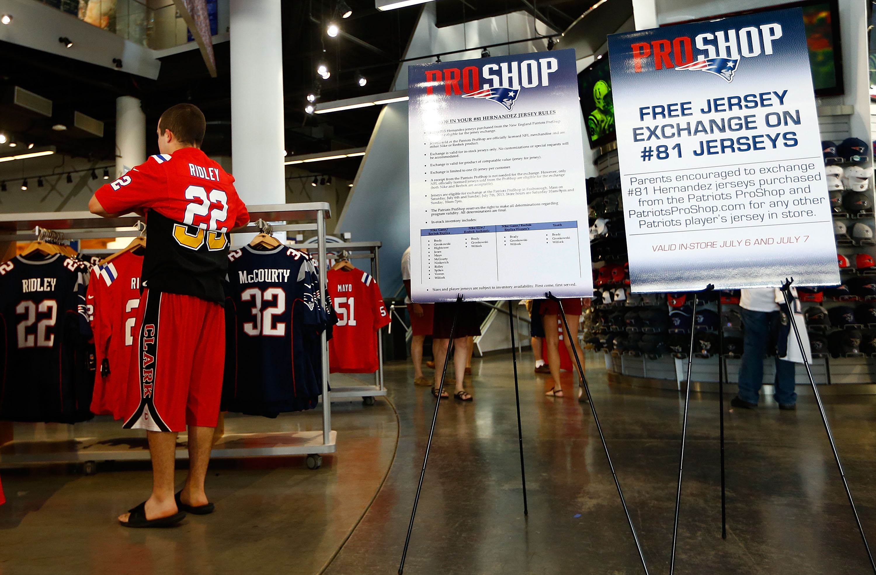 Patriots Pro Shop to offer Hernandez jersey exchange
