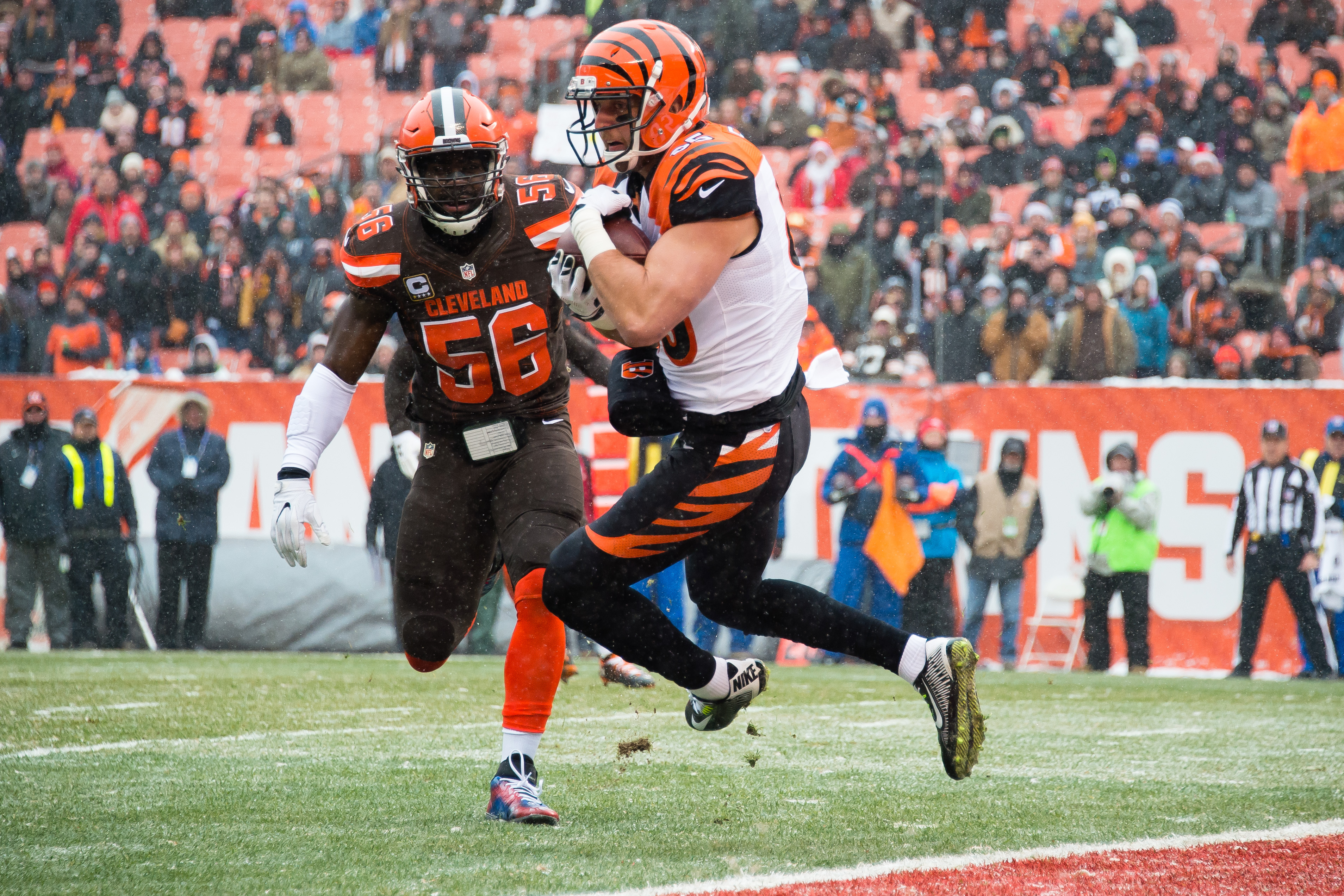 Browns fail to contain Bengals tight end Tyler Eifert