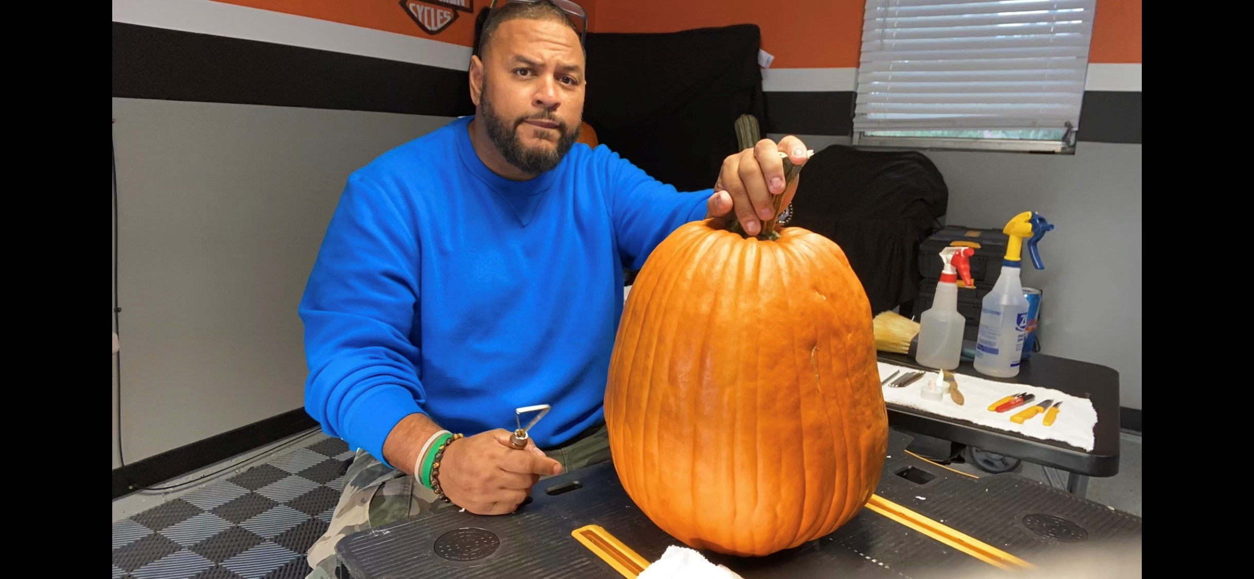 pumpkin carving show on tv