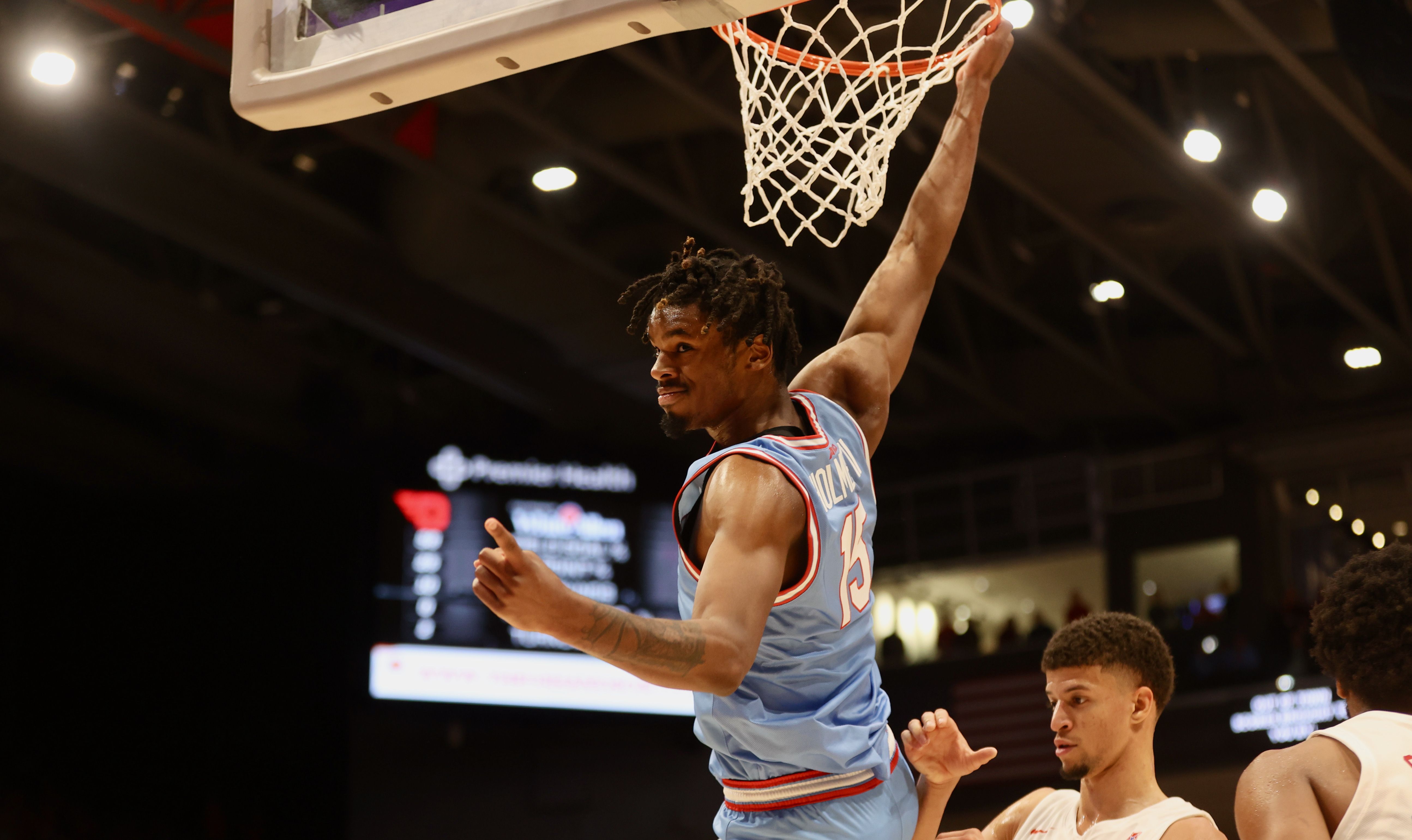 No. 24 Dayton Flyers pull away in final minutes to beat SMU