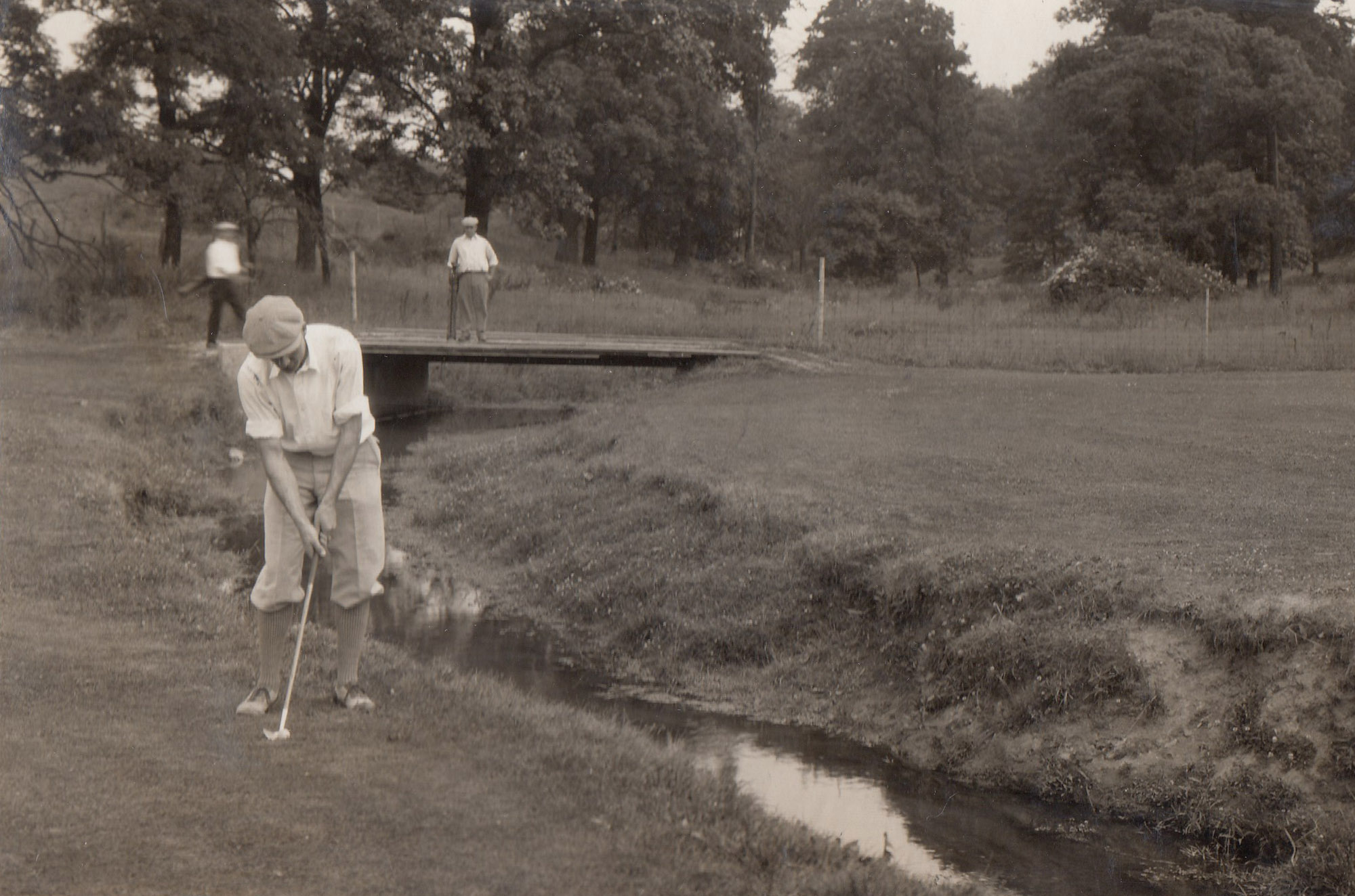 Chipping onto the #1 green at MacGregor Park Golf Course in 1932. DAYTON DAILY NEWS ARCHIVE