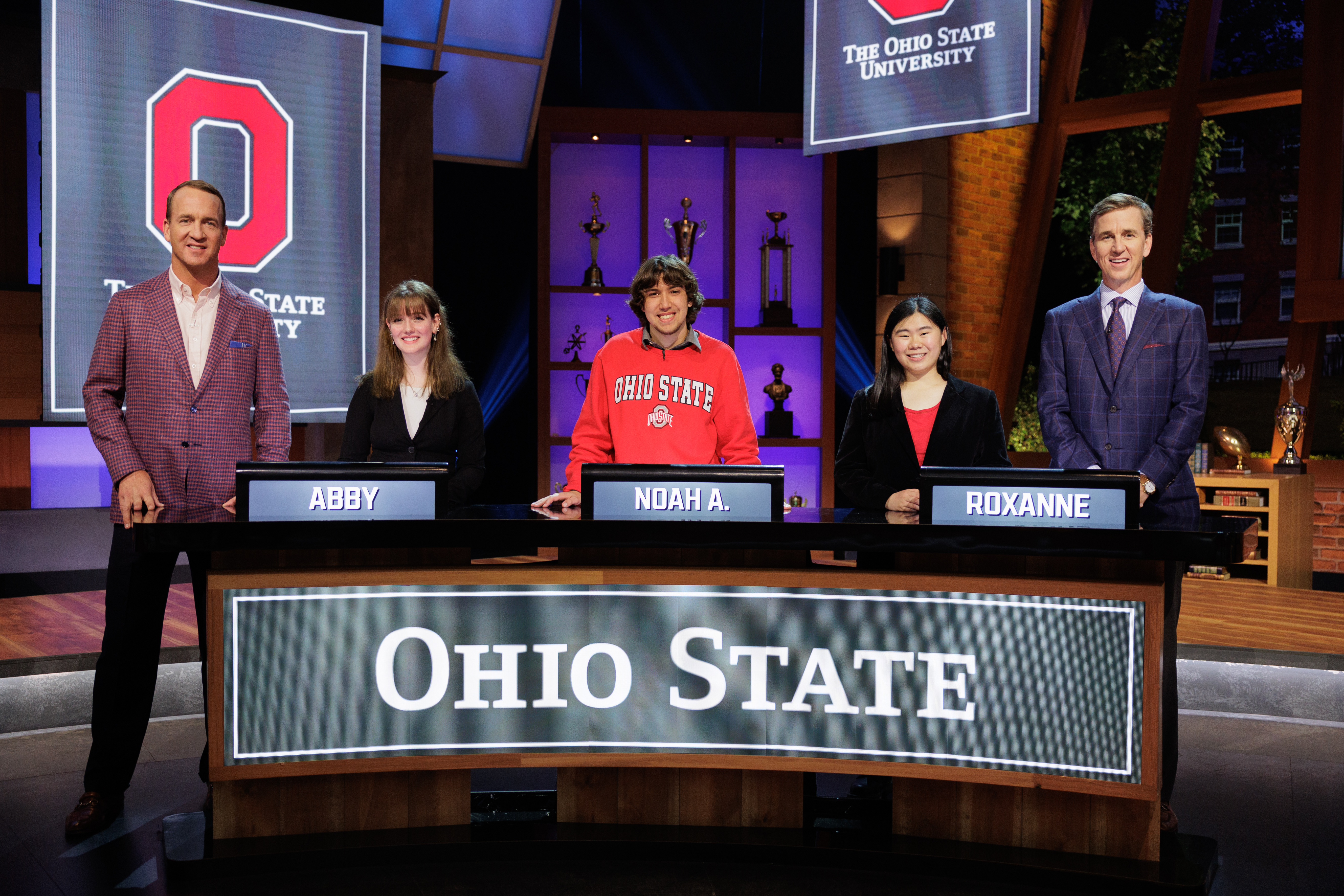 Peyton Manning Hosts the Ultimate Academic Challenge - Capital One College  Bowl 